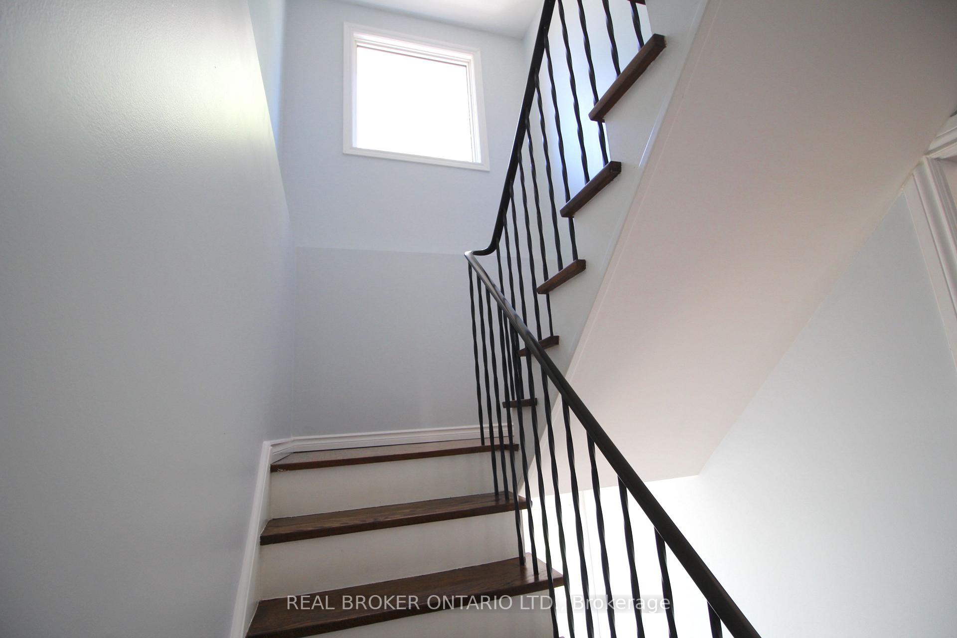 Photo 14 of 658 Berwick Crescent, Oshawa, McLaughlin — HOMEH