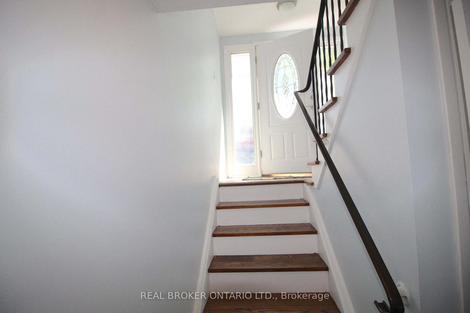 Photo 15 of 658 Berwick Crescent, Oshawa, McLaughlin — HOMEH