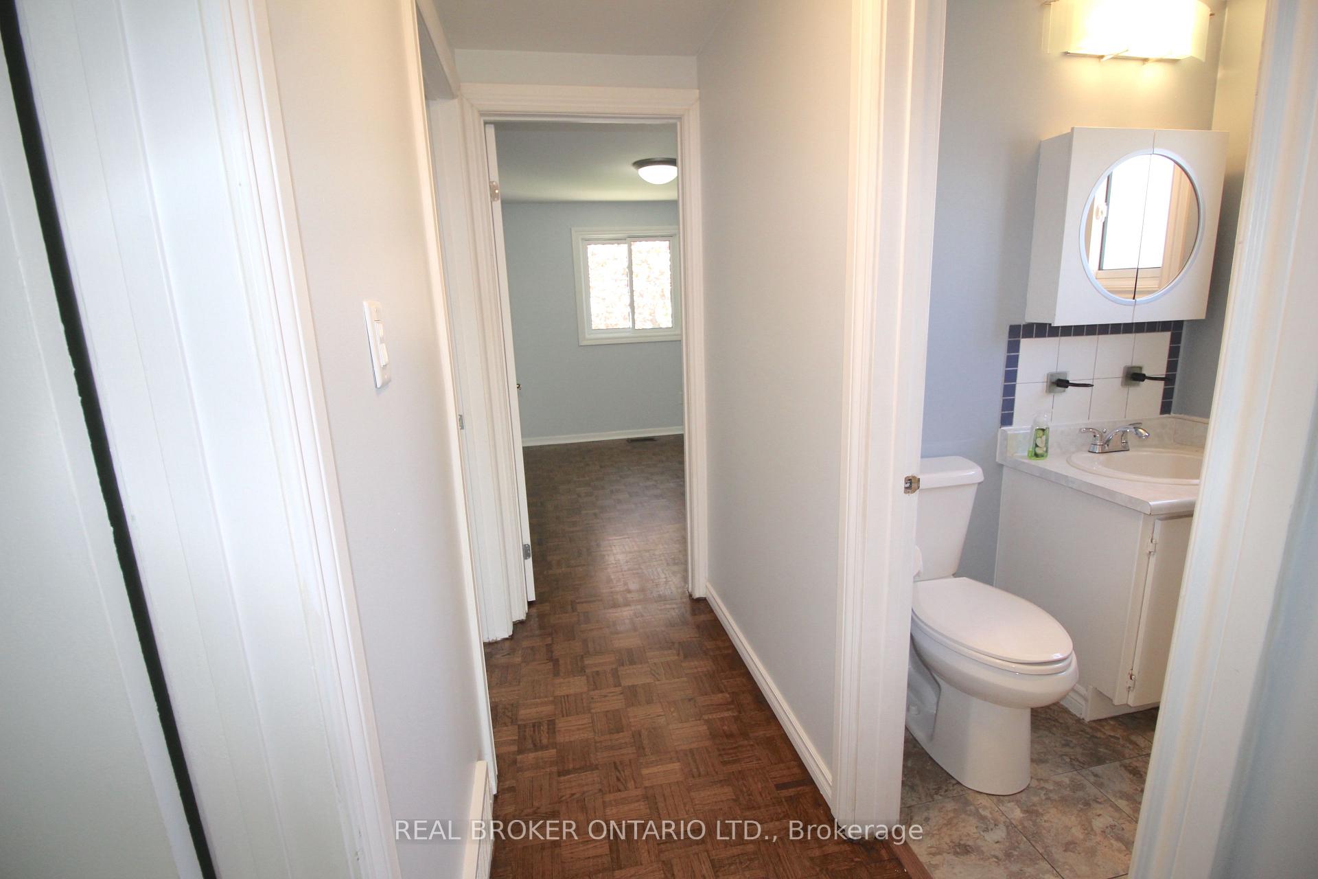 Photo 18 of 658 Berwick Crescent, Oshawa, McLaughlin — HOMEH