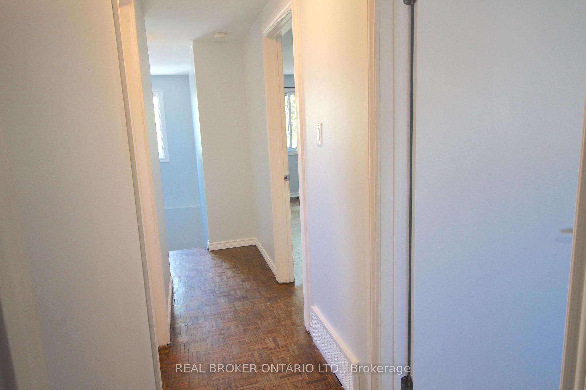 Photo 19 of 658 Berwick Crescent, Oshawa, McLaughlin — HOMEH
