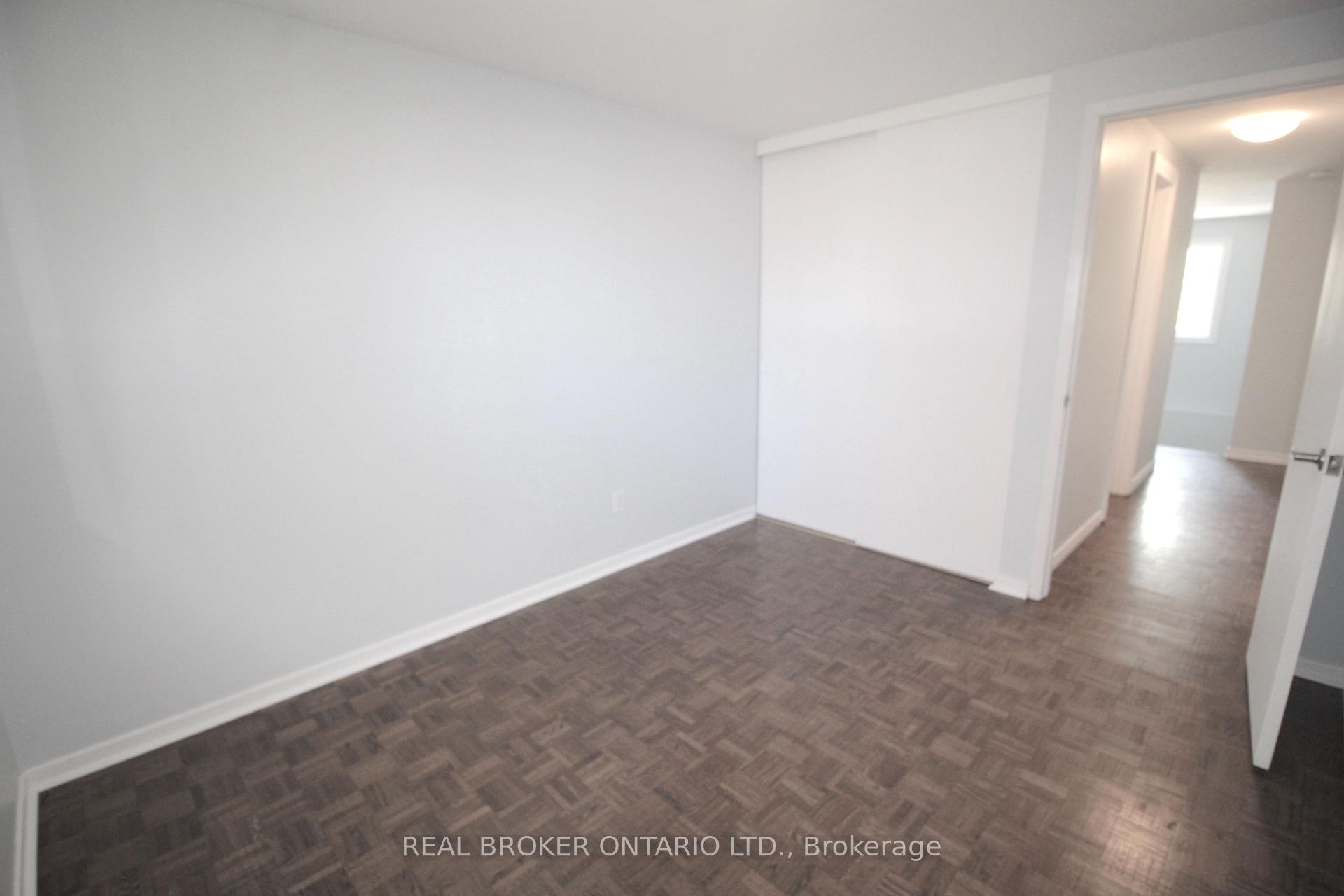 Photo 23 of 658 Berwick Crescent, Oshawa, McLaughlin — HOMEH