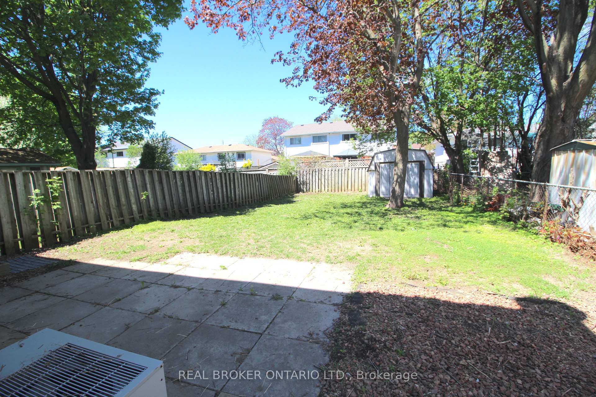 Photo 30 of 658 Berwick Crescent, Oshawa, McLaughlin — HOMEH