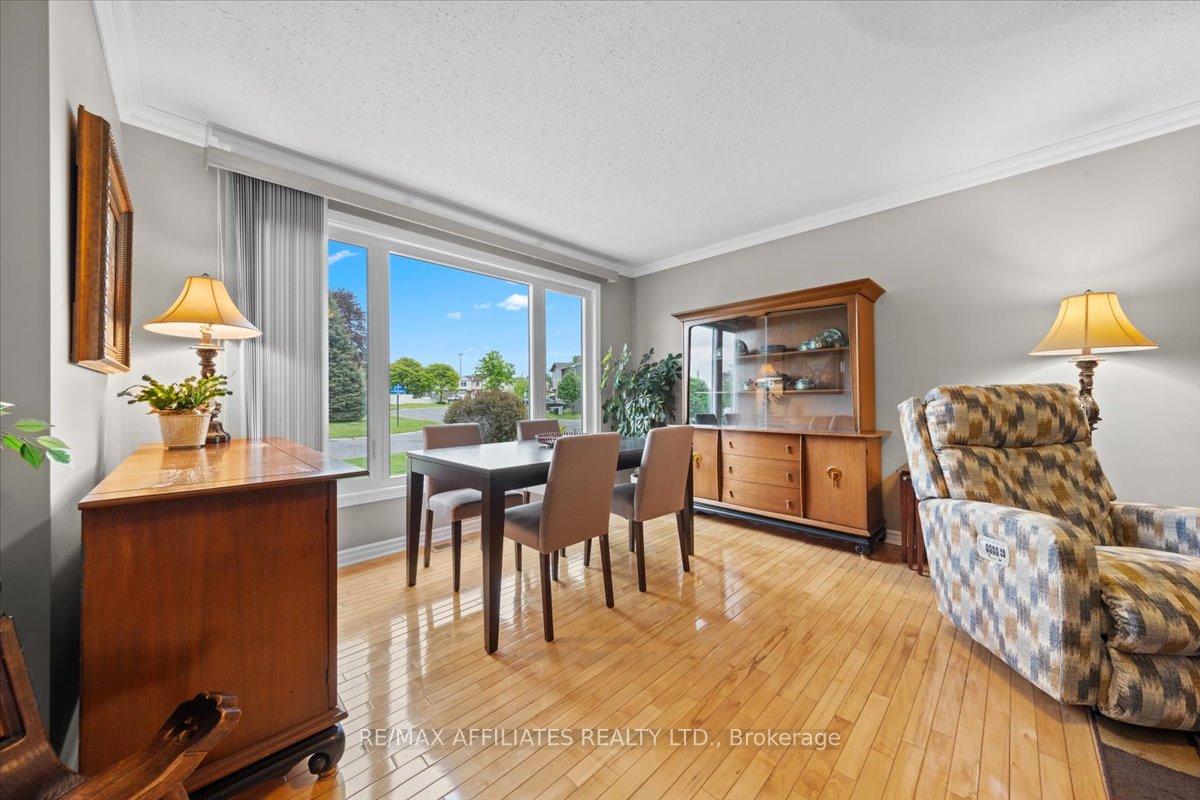 Photo 10 of 285 Mockingbird Drive, Ottawa, Chatelaine Village — HOMEH