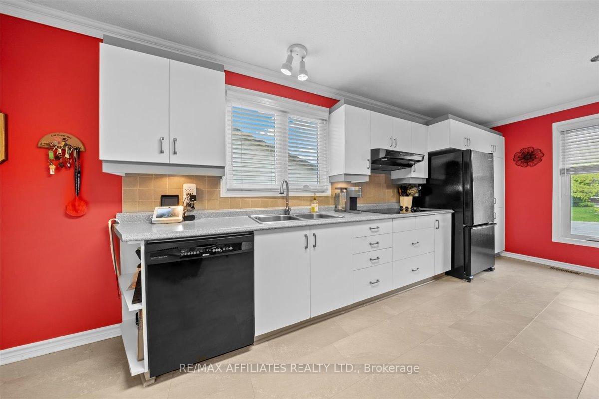 Photo 16 of 285 Mockingbird Drive, Ottawa, Chatelaine Village — HOMEH