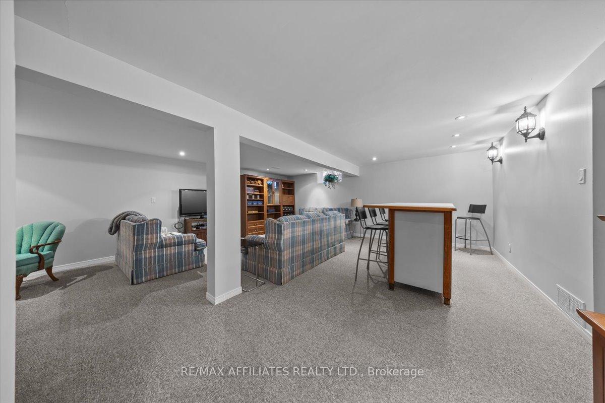 Photo 18 of 285 Mockingbird Drive, Ottawa, Chatelaine Village — HOMEH