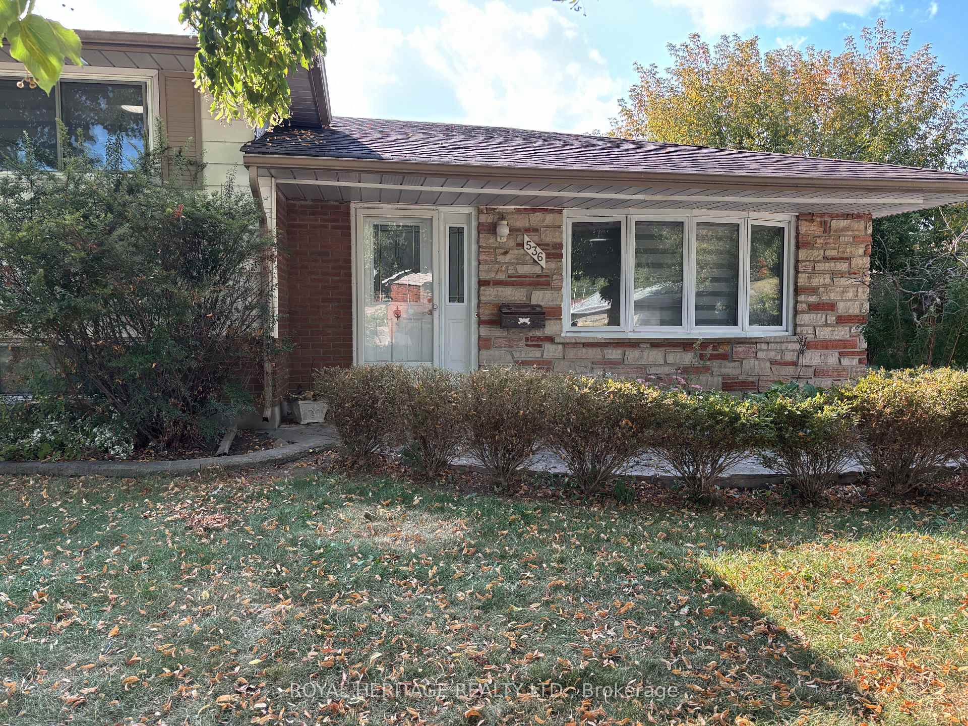 Photo 2 of 536 Farewell Street, Oshawa, Donevan — HOMEH