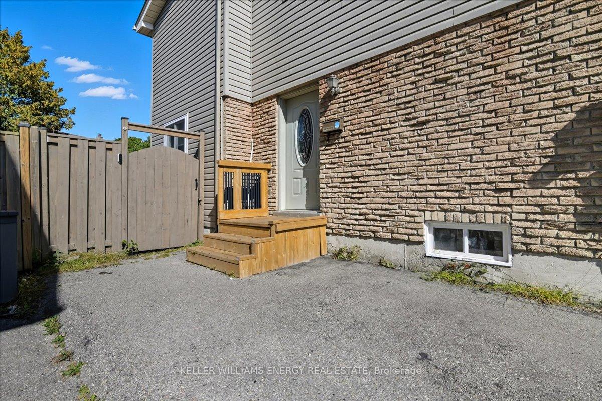 Photo 2 of 370 Ormond Drive, Oshawa, Samac — HOMEH
