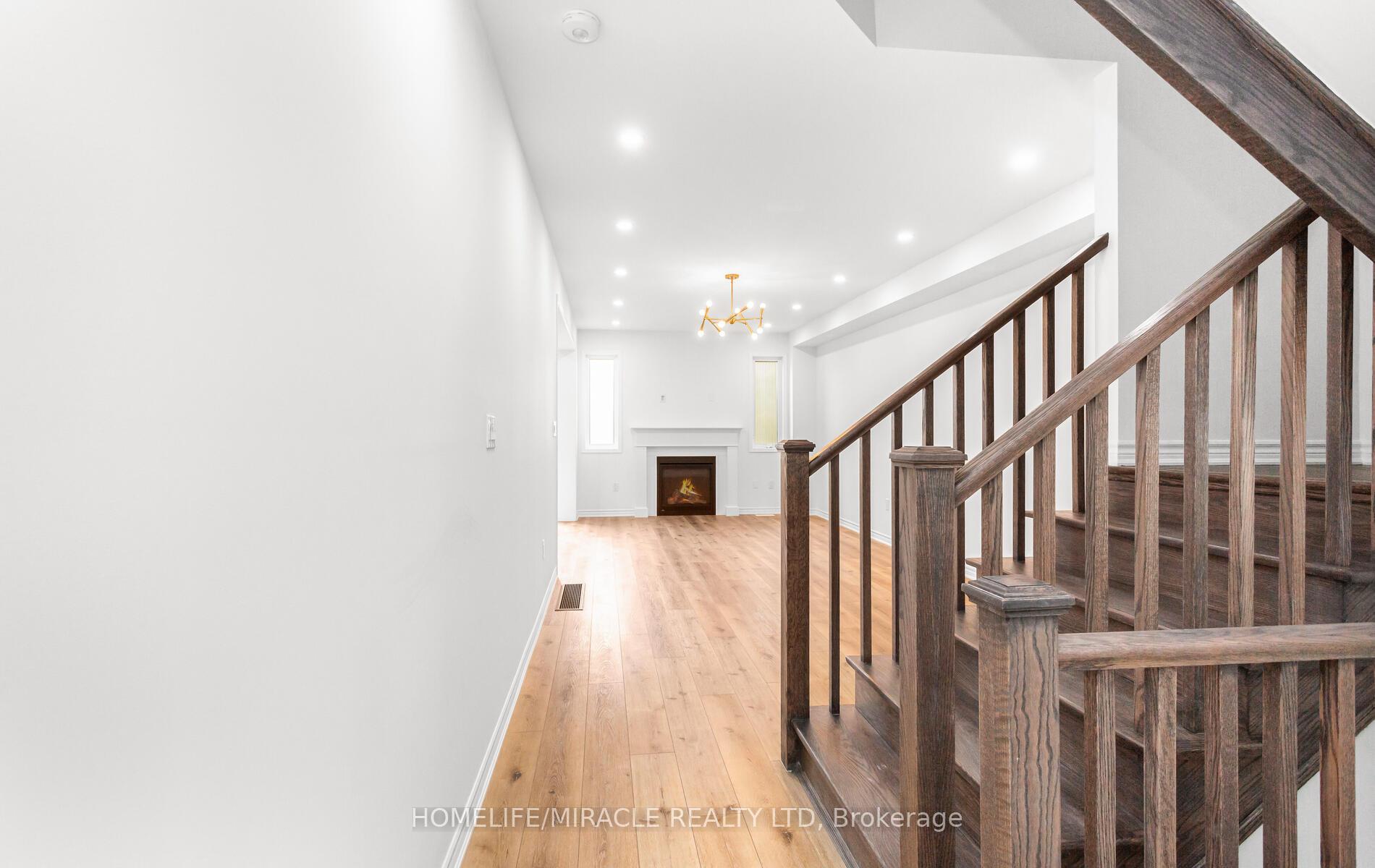 Photo 6 of 1256 Manitou Way, Milton, Bowes — HOMEH