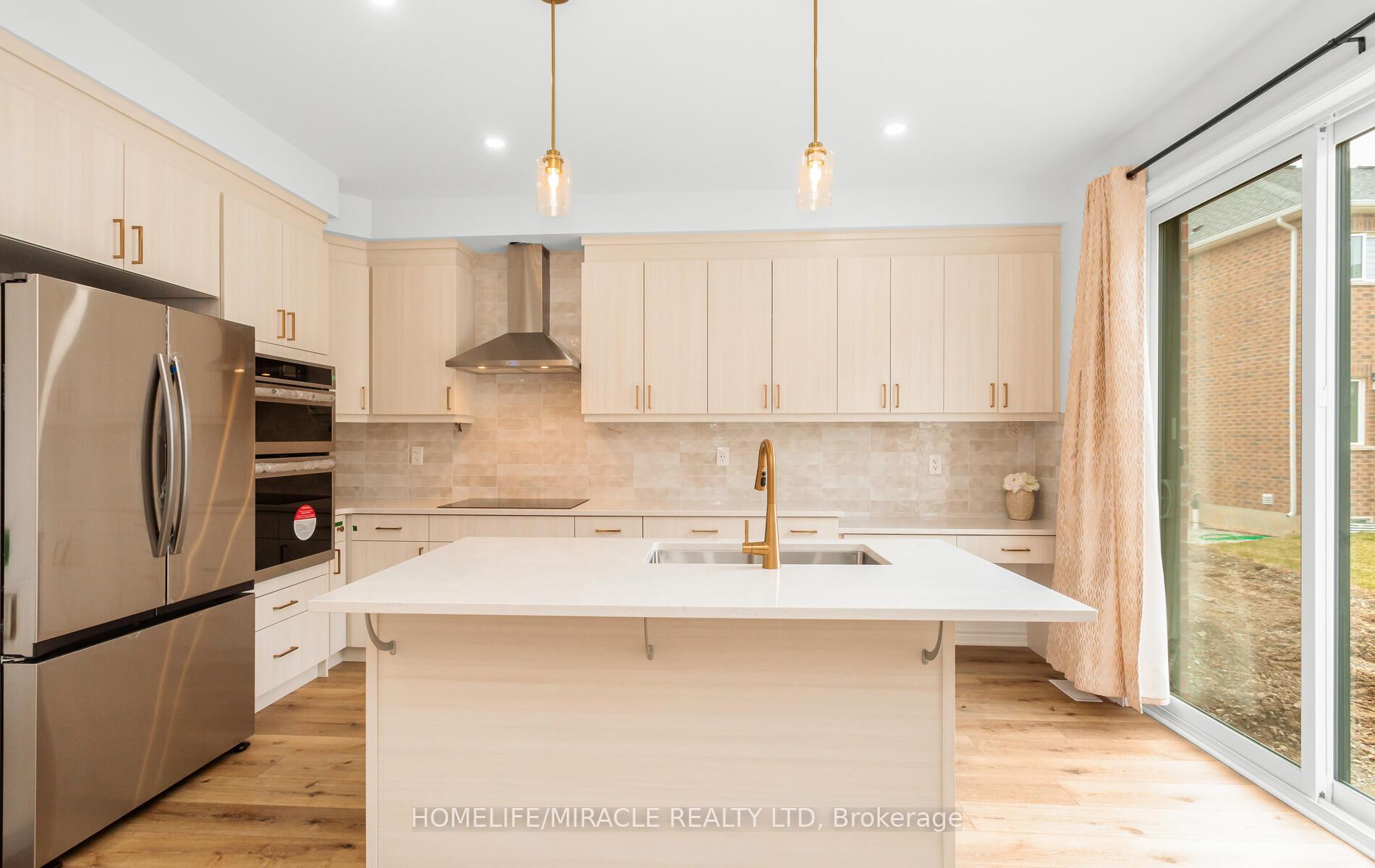 Photo 13 of 1256 Manitou Way, Milton, Bowes — HOMEH