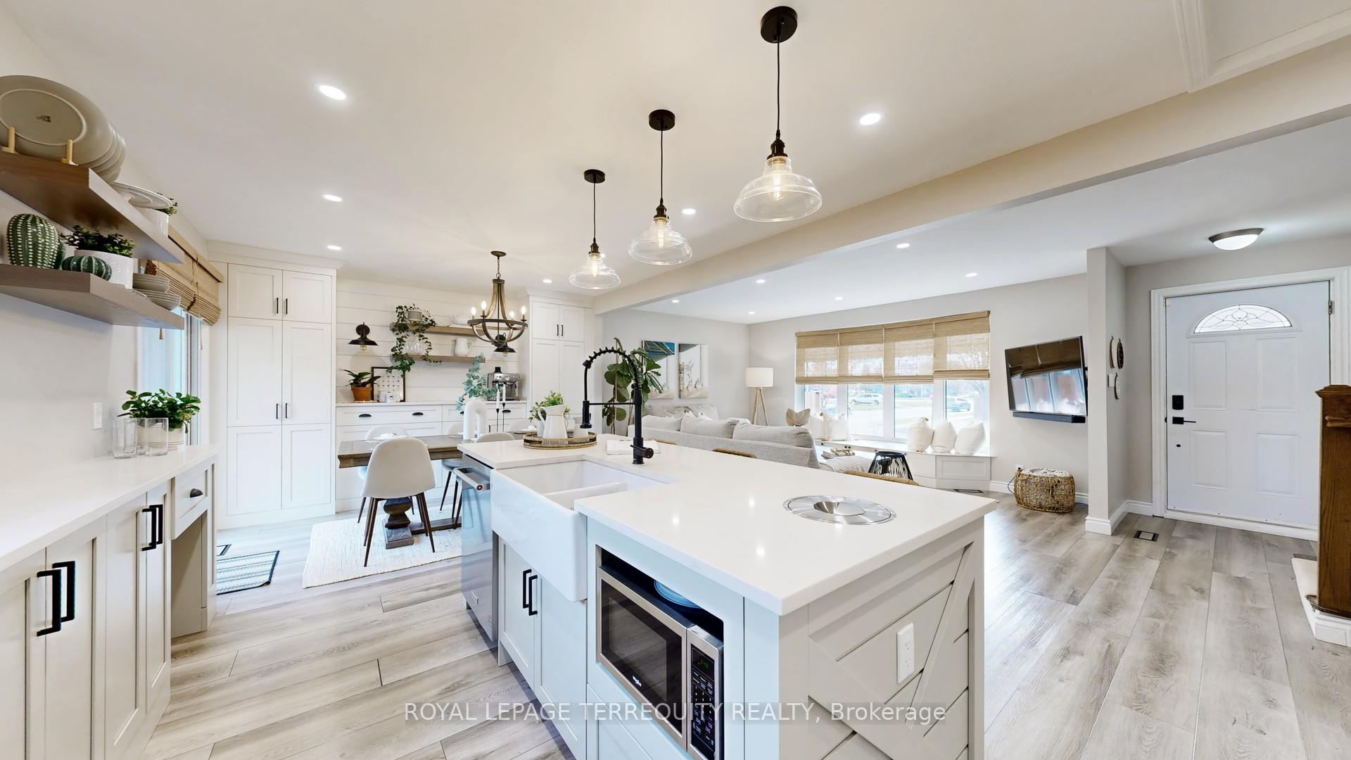 Photo 10 of 848 Liverpool Road, Pickering, Bay Ridges — HOMEH