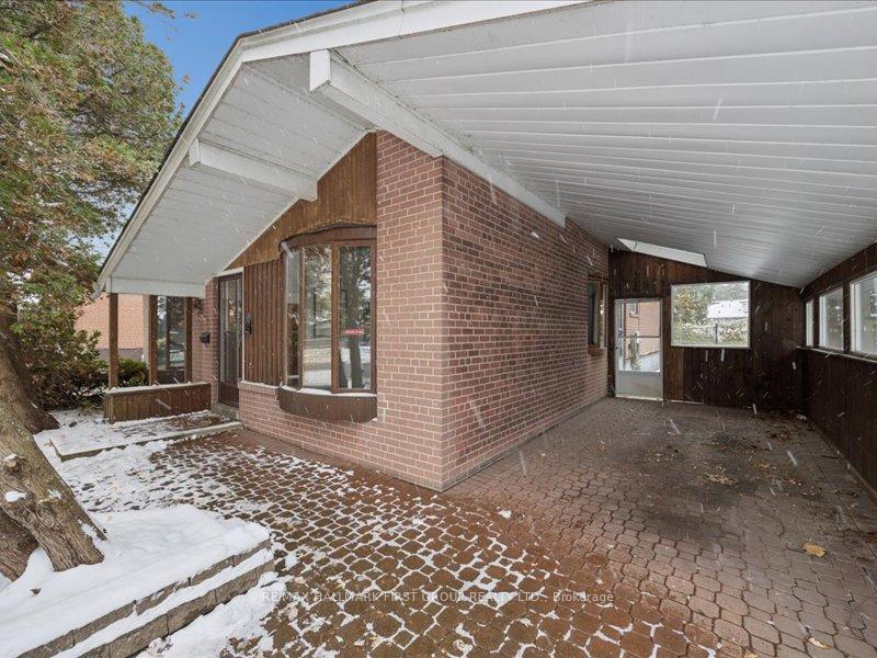 Photo 3 of 852 Bem Avenue, Pickering, Bay Ridges — HOMEH
