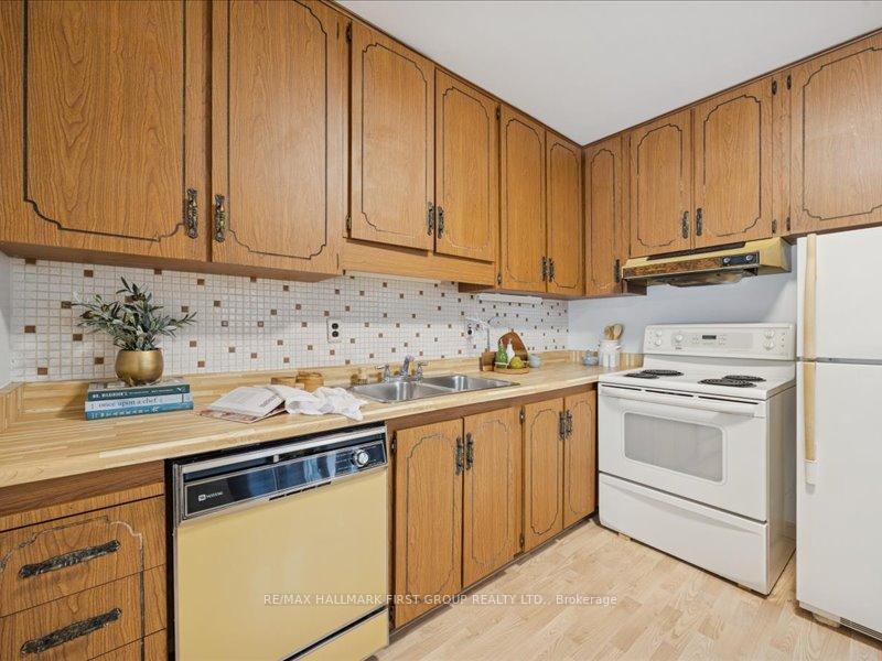 Photo 9 of 852 Bem Avenue, Pickering, Bay Ridges — HOMEH