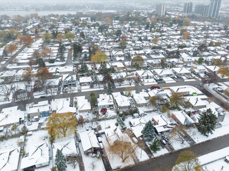 Photo 24 of 852 Bem Avenue, Pickering, Bay Ridges — HOMEH