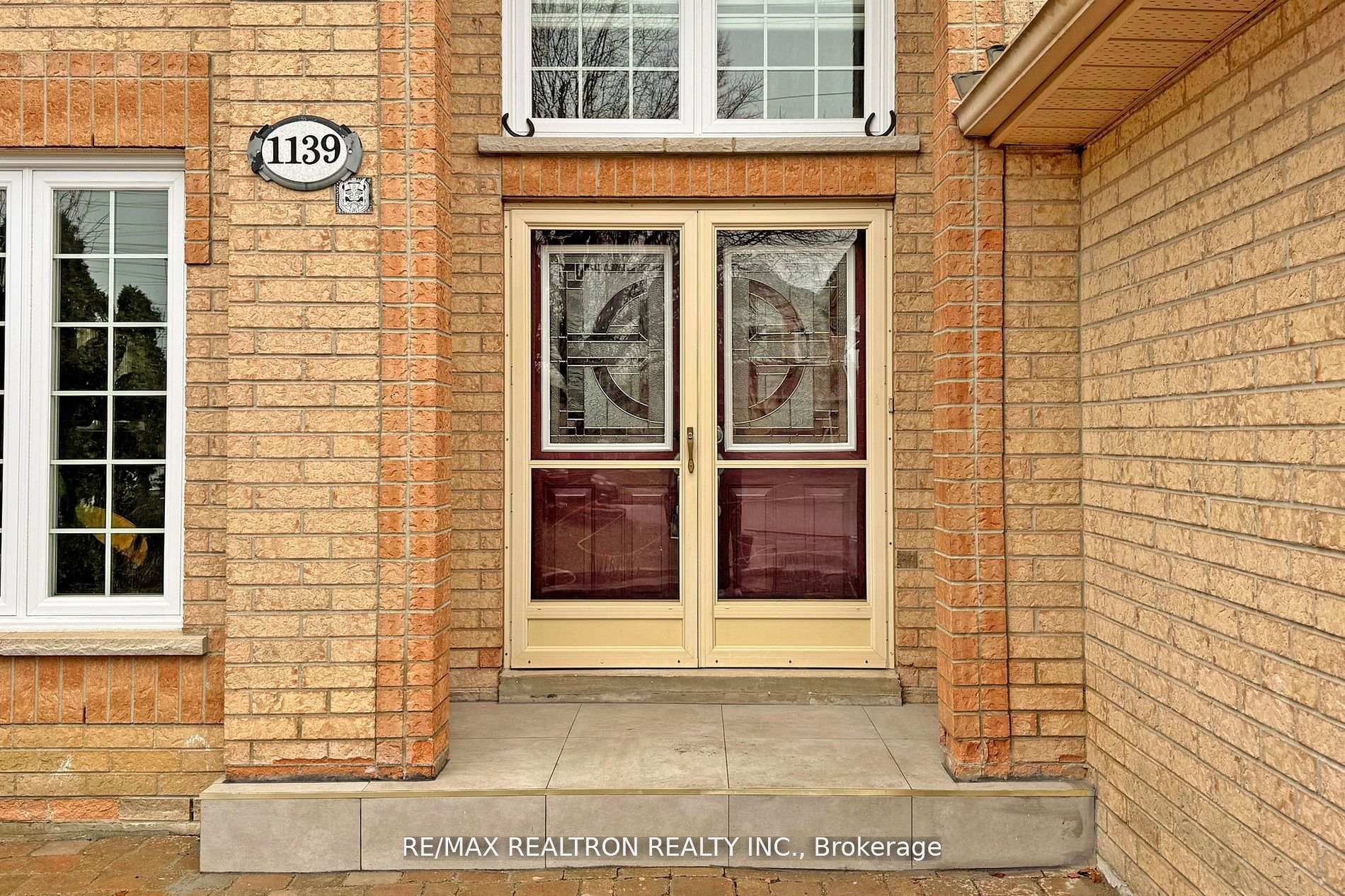 Photo 5 of 1139 Gossamer Drive, Pickering, Liverpool — HOMEH