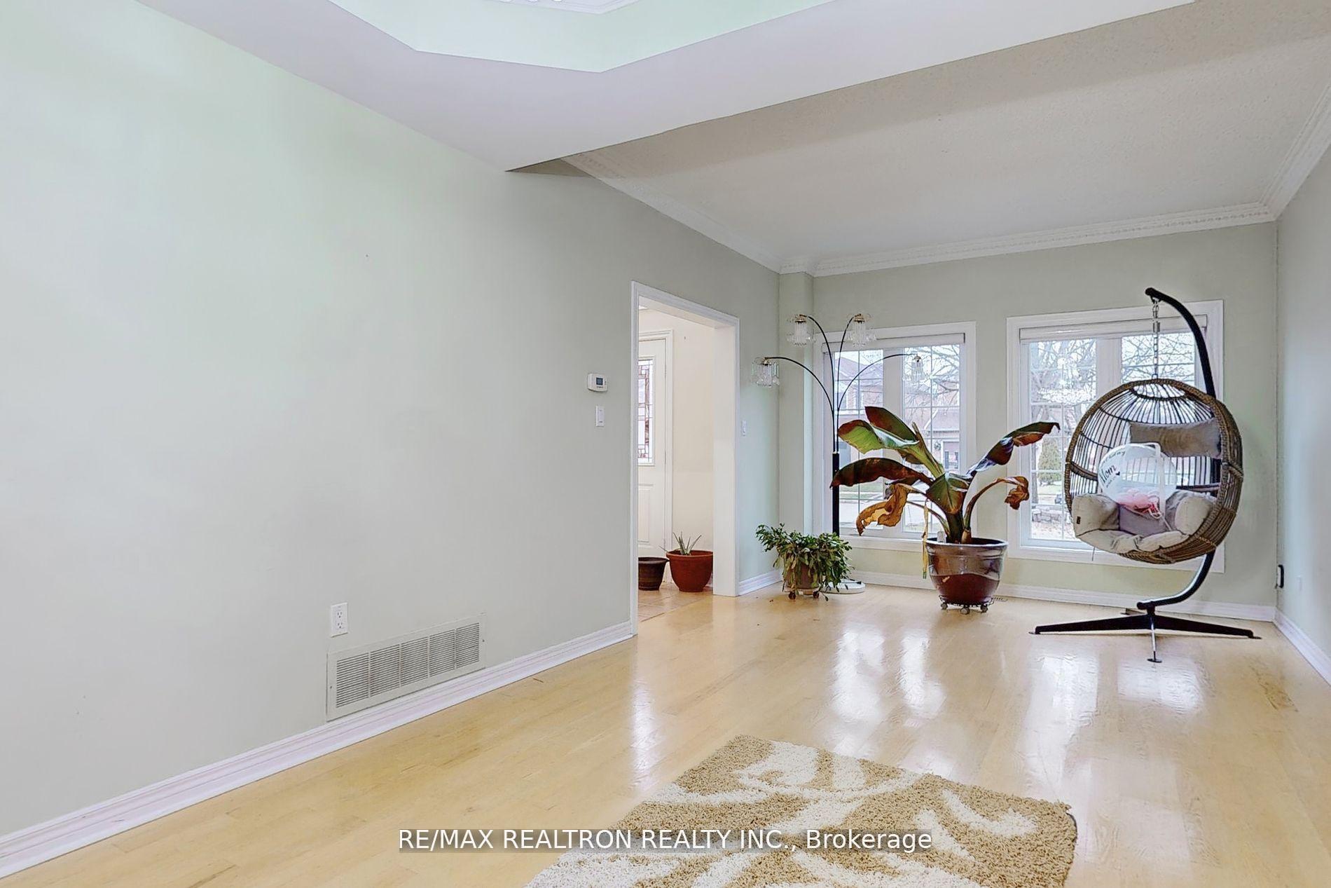 Photo 7 of 1139 Gossamer Drive, Pickering, Liverpool — HOMEH