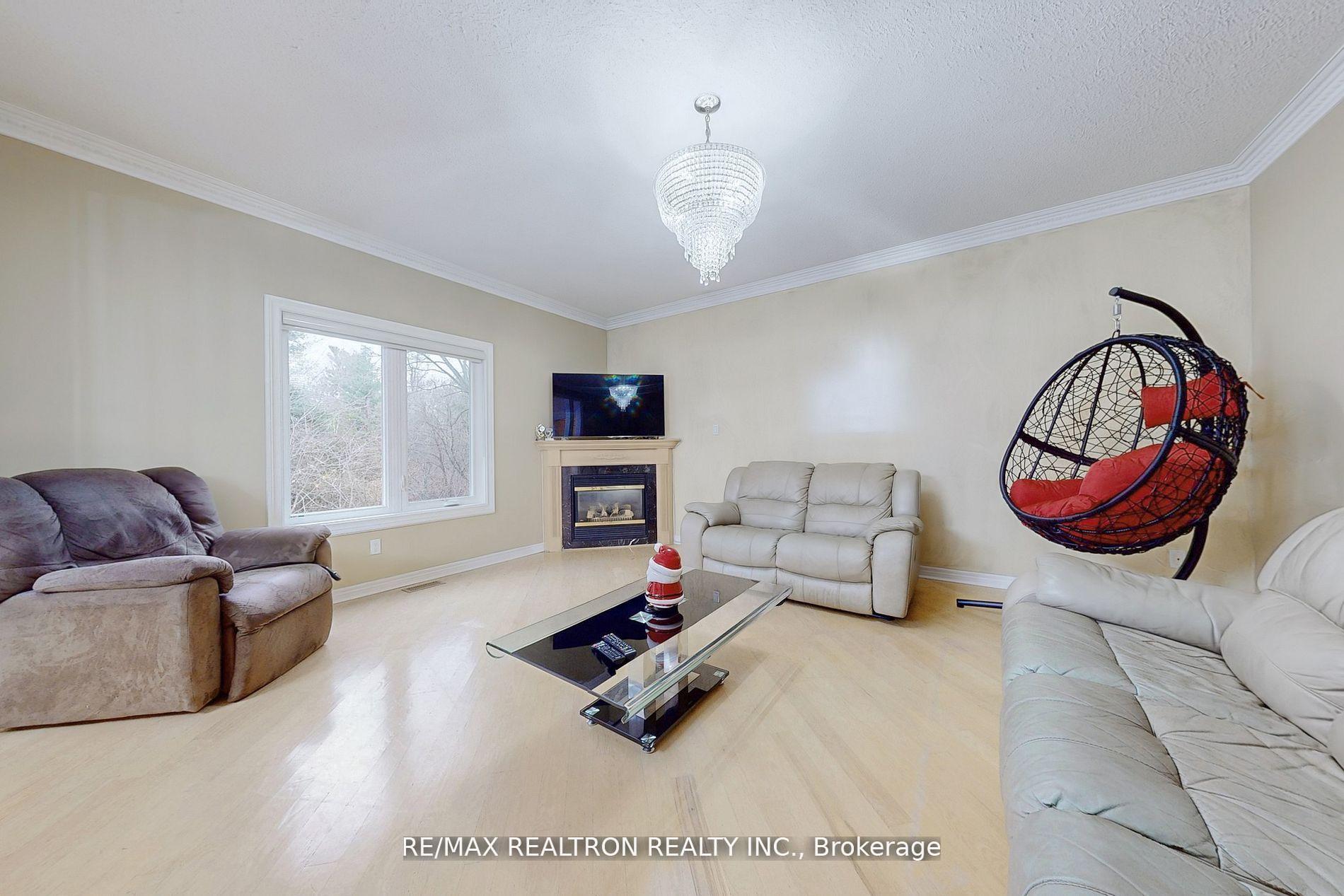 Photo 10 of 1139 Gossamer Drive, Pickering, Liverpool — HOMEH