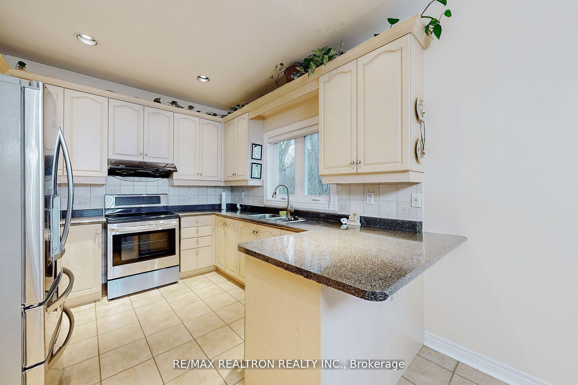 Photo 12 of 1139 Gossamer Drive, Pickering, Liverpool — HOMEH