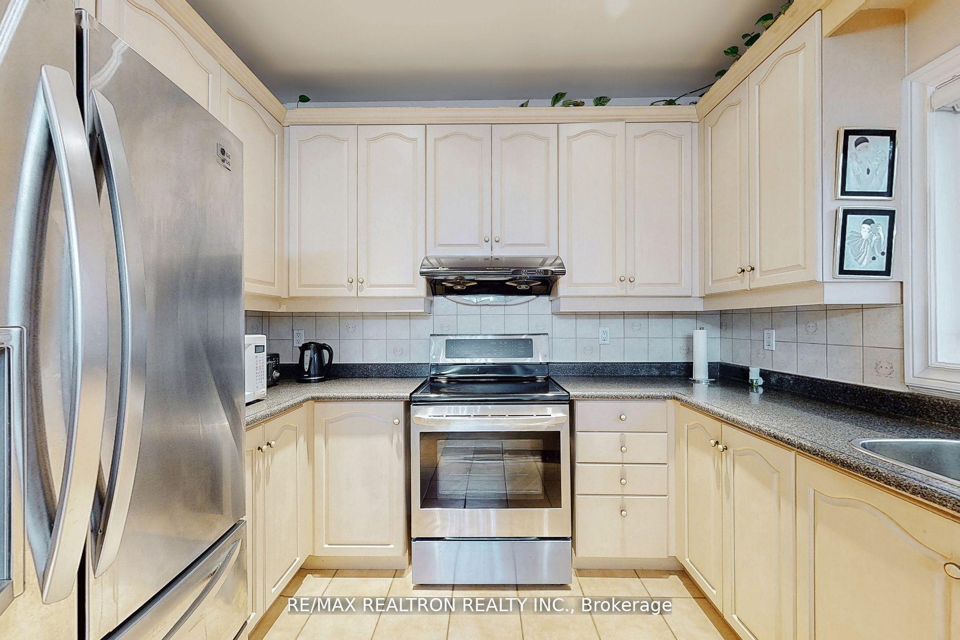 Photo 13 of 1139 Gossamer Drive, Pickering, Liverpool — HOMEH