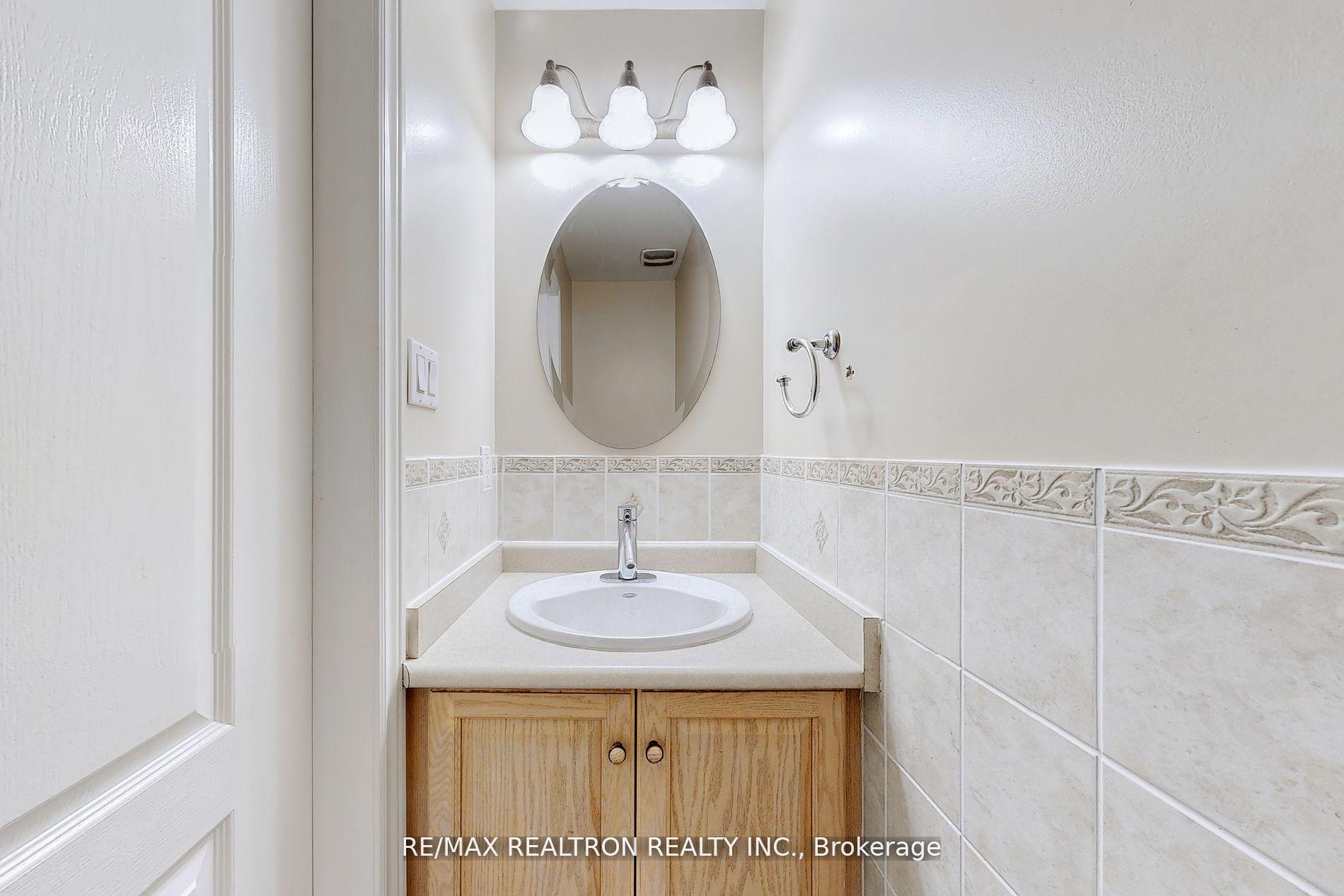 Photo 16 of 1139 Gossamer Drive, Pickering, Liverpool — HOMEH