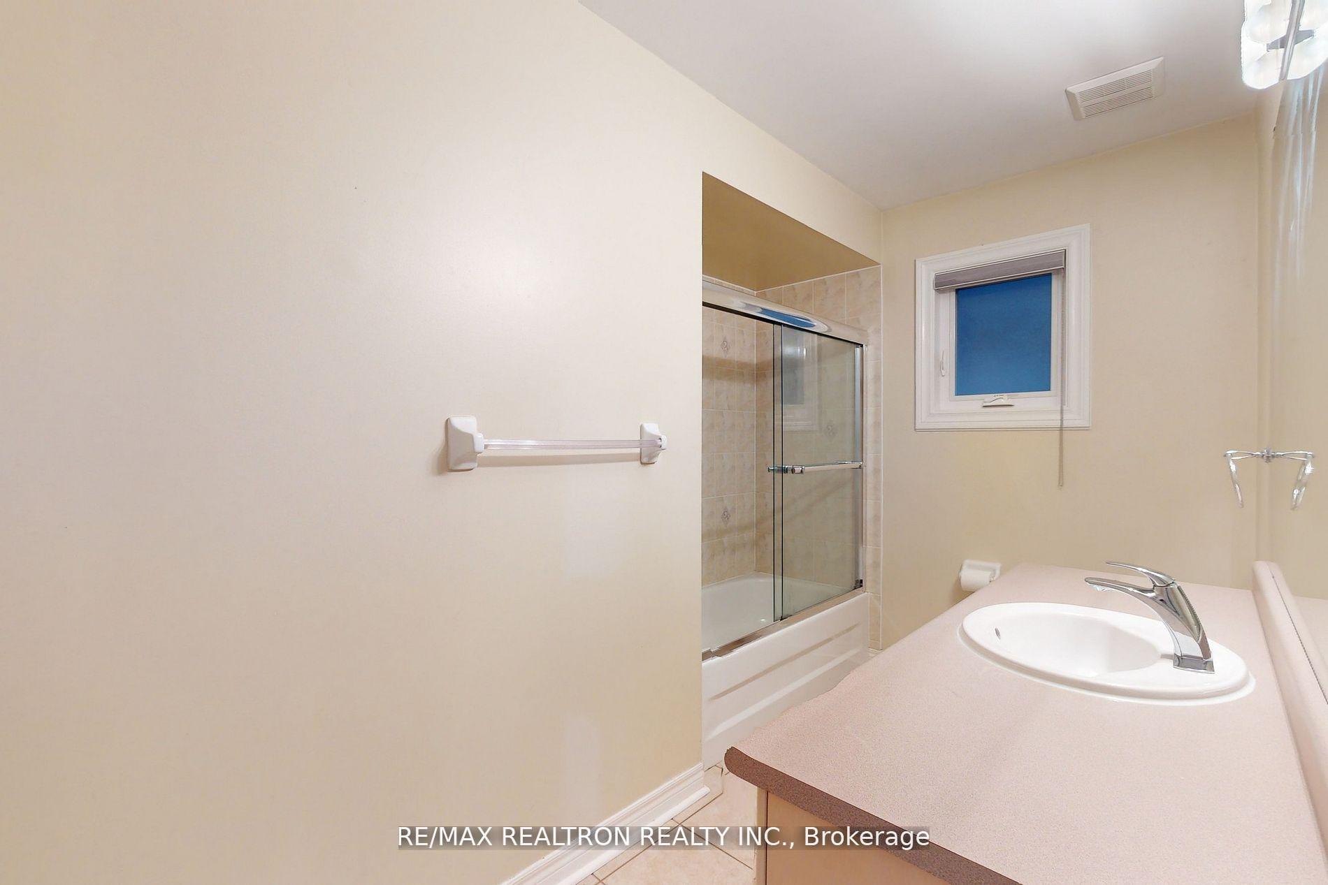 Photo 26 of 1139 Gossamer Drive, Pickering, Liverpool — HOMEH