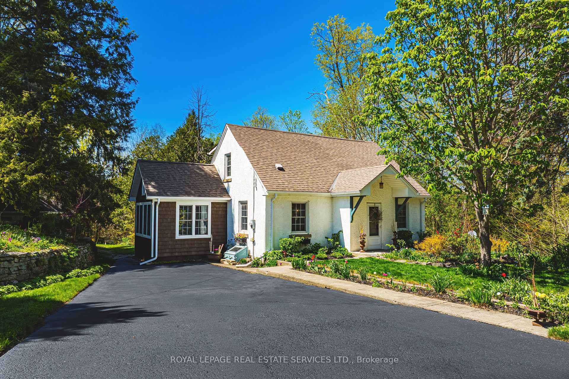 Photo 1 of 173 Campbell Avenue E, Milton, Campbellville — HOMEH