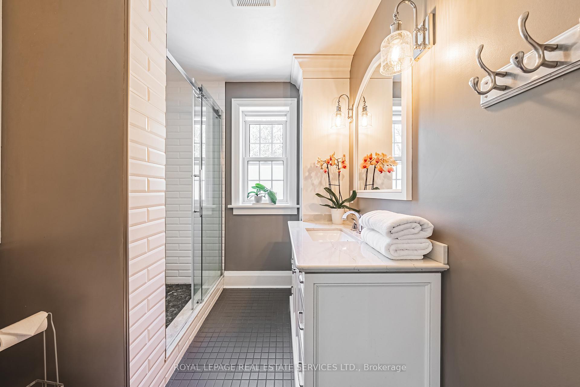 Photo 24 of 173 Campbell Avenue E, Milton, Campbellville — HOMEH