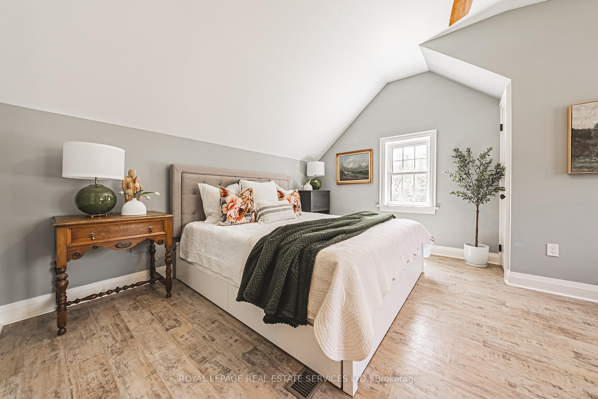 Photo 25 of 173 Campbell Avenue E, Milton, Campbellville — HOMEH