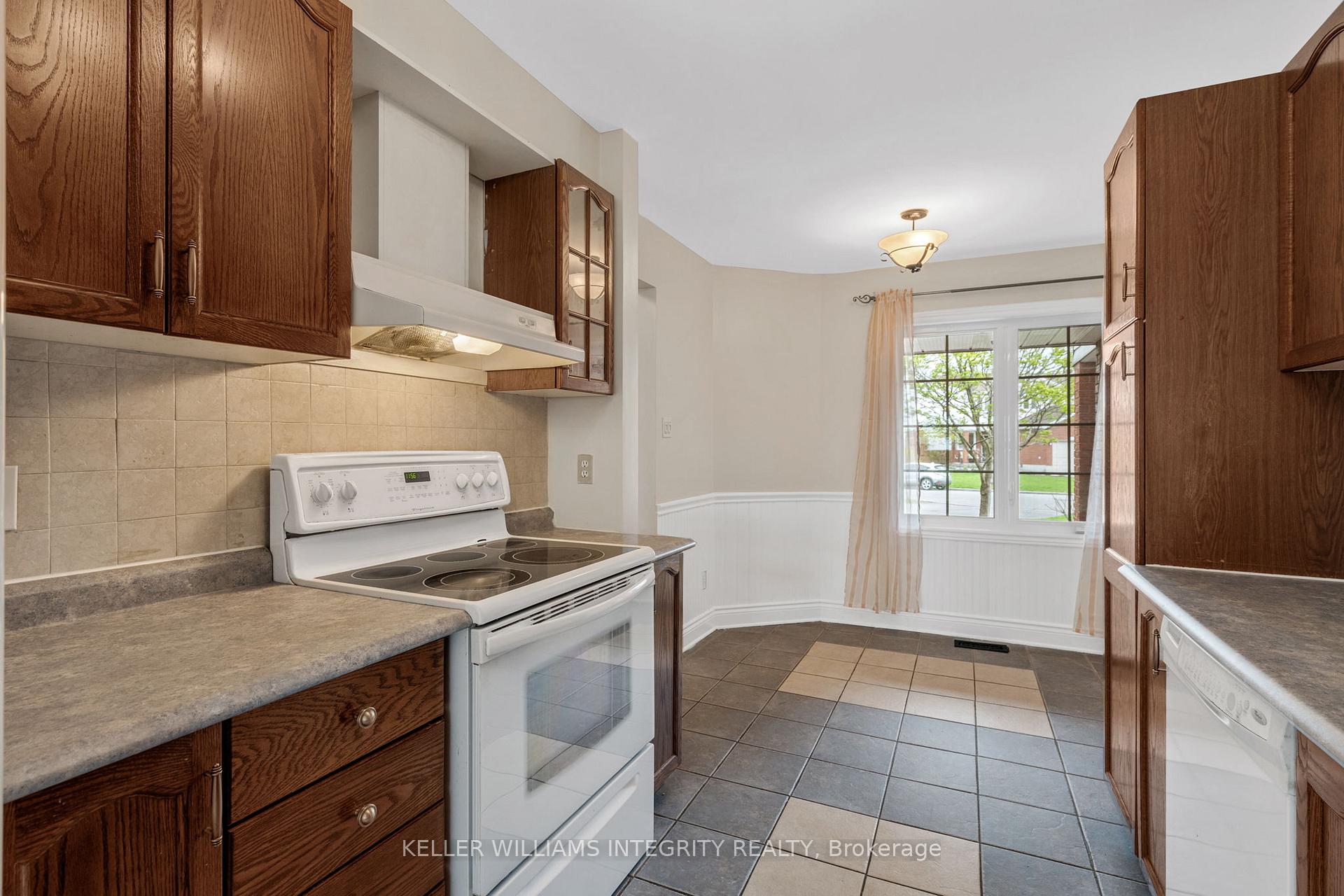 Photo 10 of 1450 Corsham Avenue, Ottawa, Fallingbrook/Pineridge — HOMEH