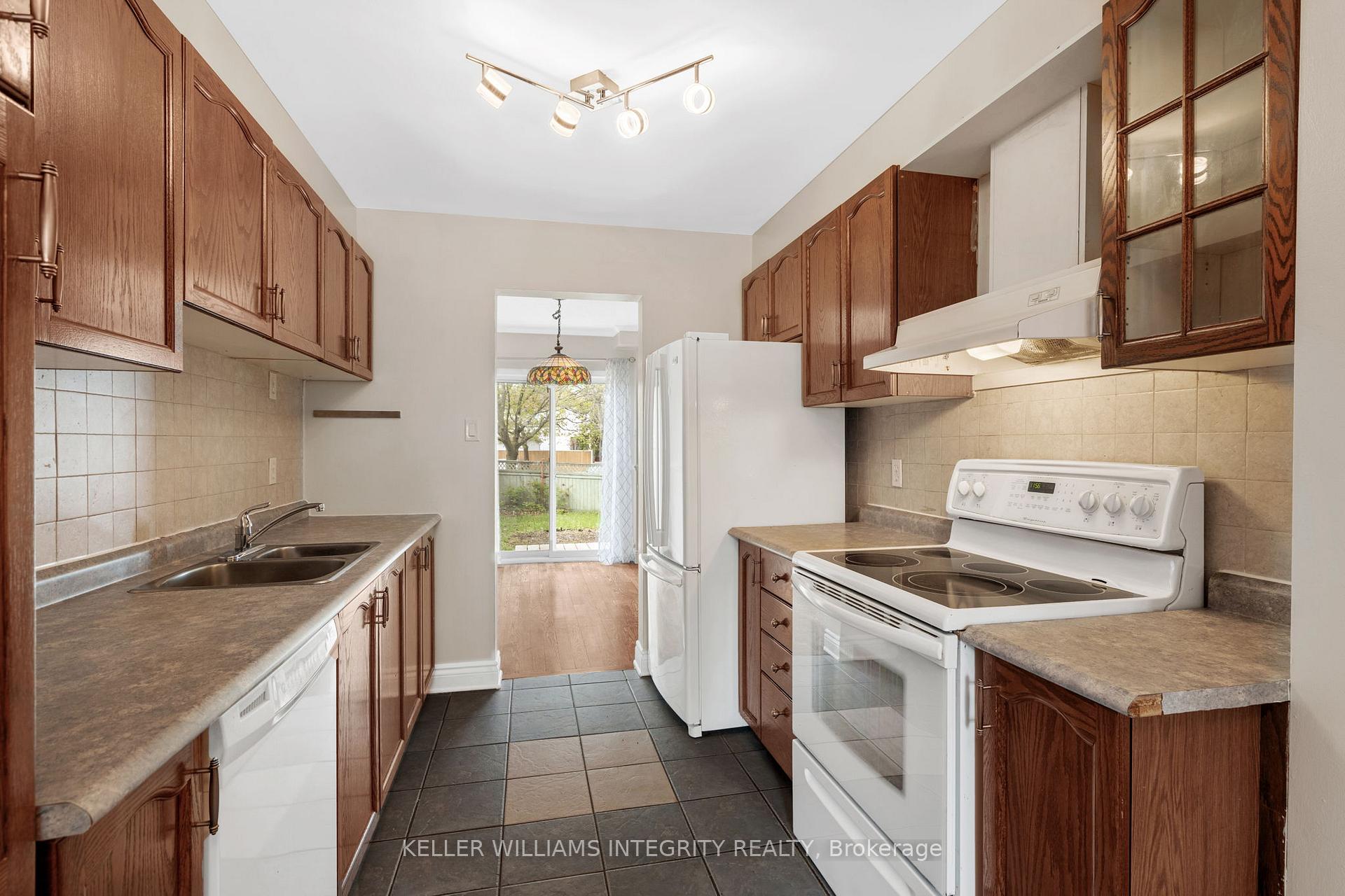 Photo 11 of 1450 Corsham Avenue, Ottawa, Fallingbrook/Pineridge — HOMEH