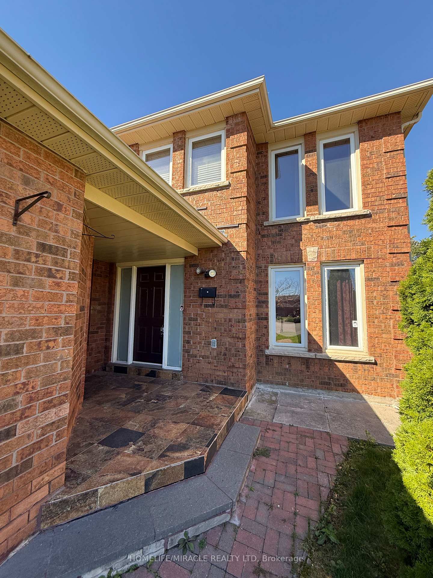 Photo 2 of 580 Daylight Court, Pickering, Woodlands — HOMEH