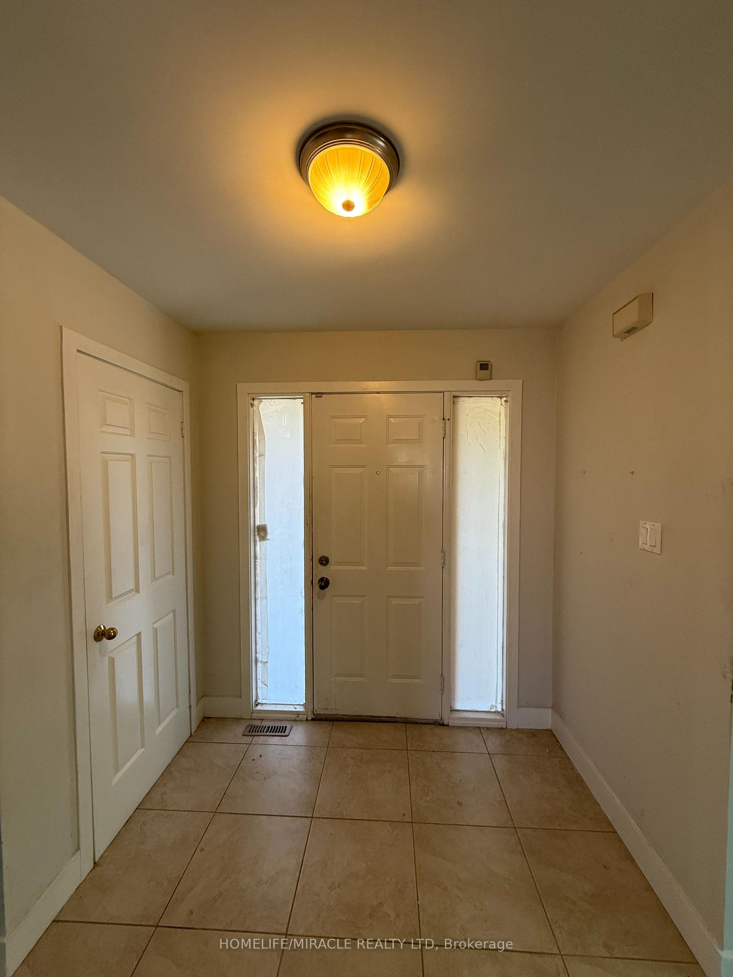 Photo 5 of 580 Daylight Court, Pickering, Woodlands — HOMEH