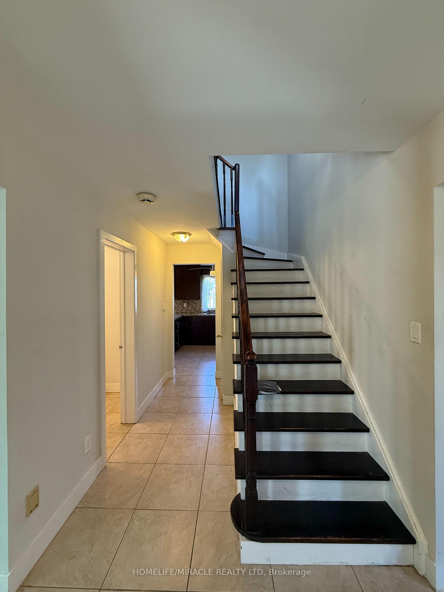 Photo 7 of 580 Daylight Court, Pickering, Woodlands — HOMEH