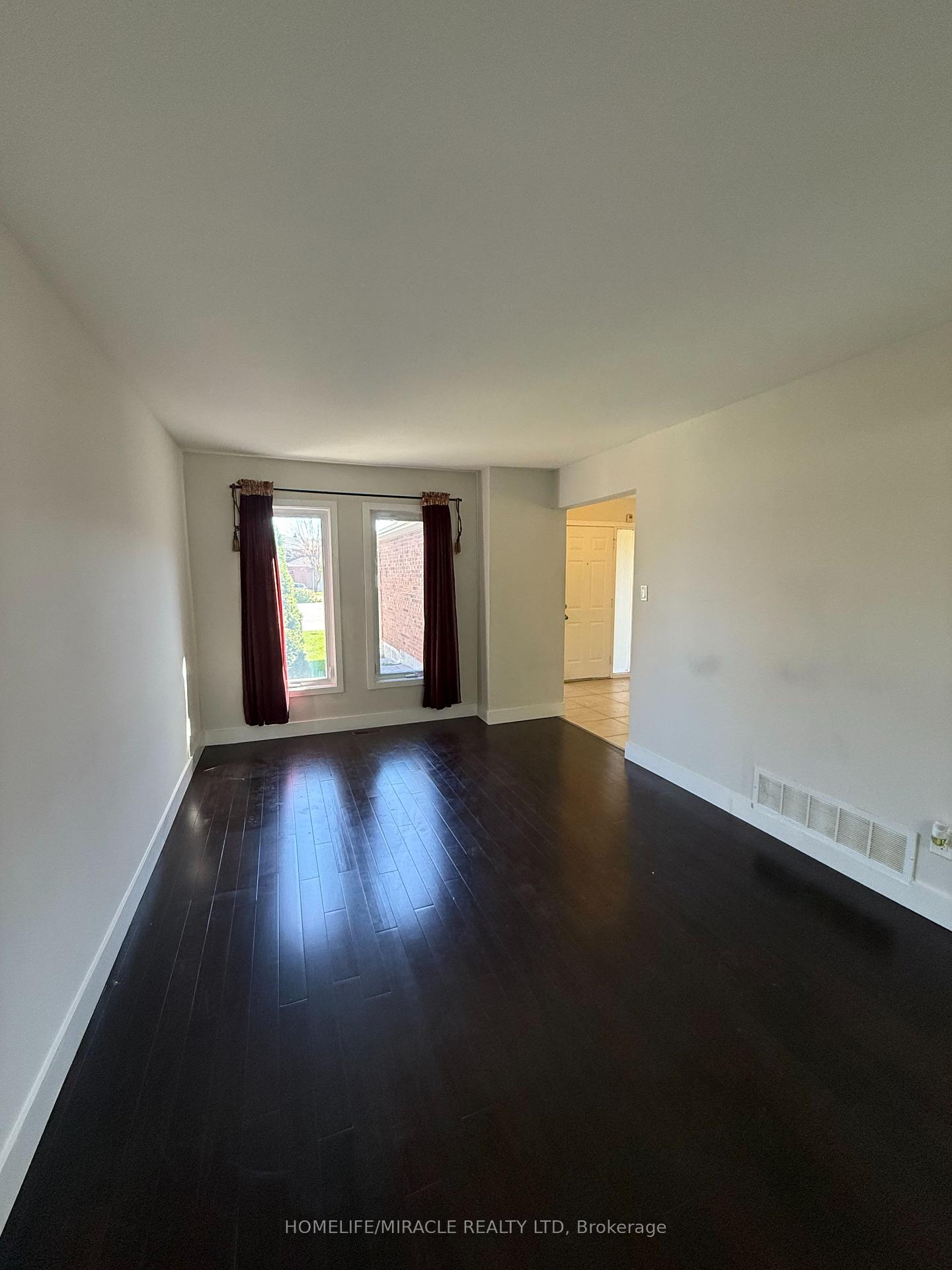 Photo 9 of 580 Daylight Court, Pickering, Woodlands — HOMEH
