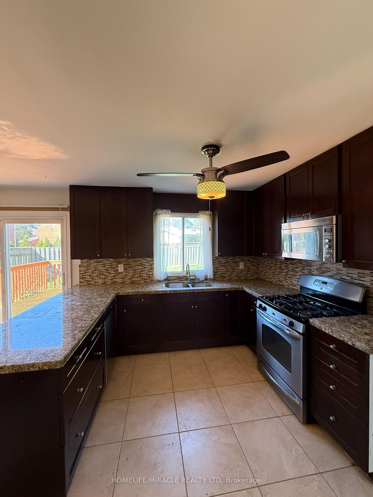 Photo 12 of 580 Daylight Court, Pickering, Woodlands — HOMEH