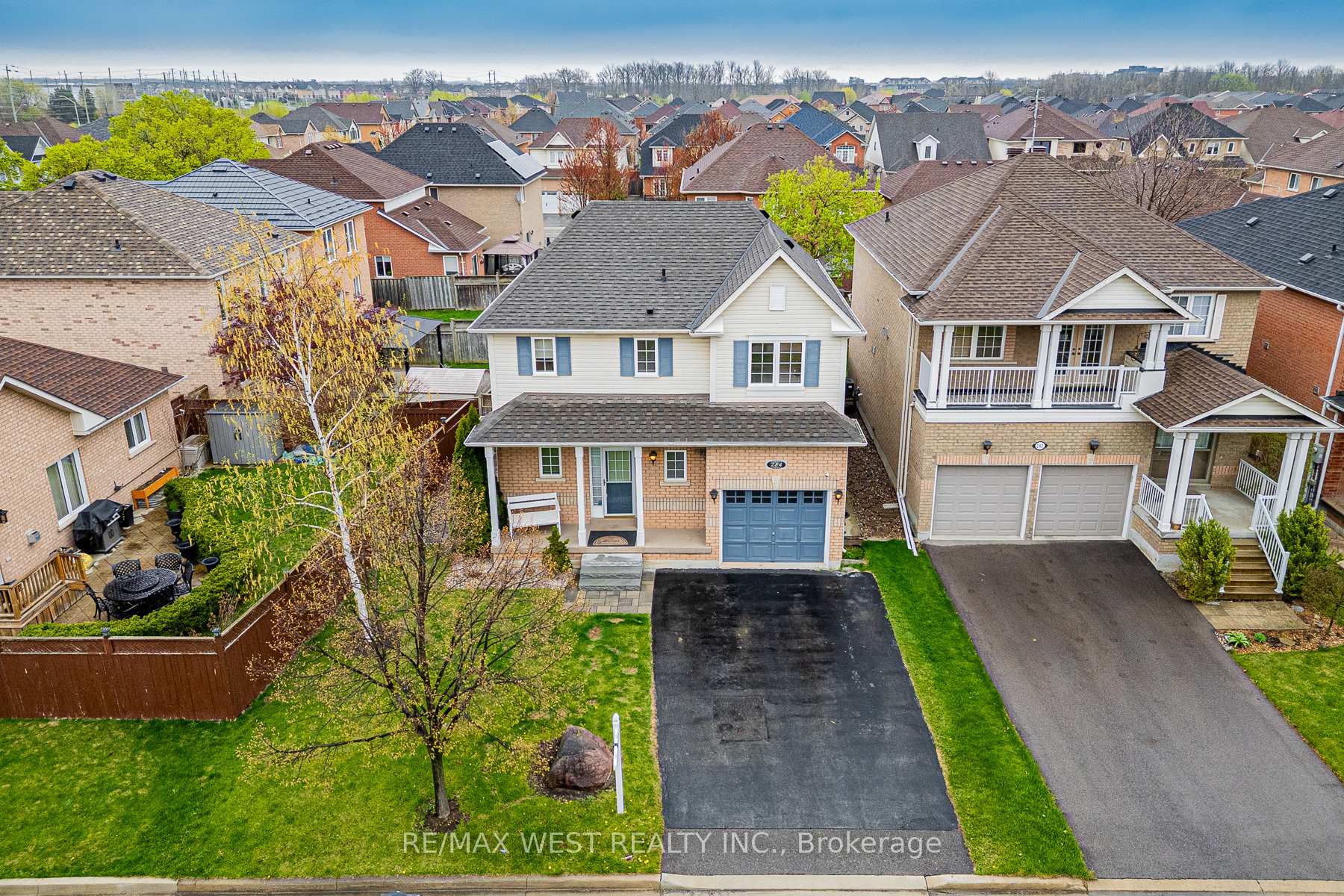 Photo 2 of 284 Alexander Crescent, Milton, Dempsey — HOMEH