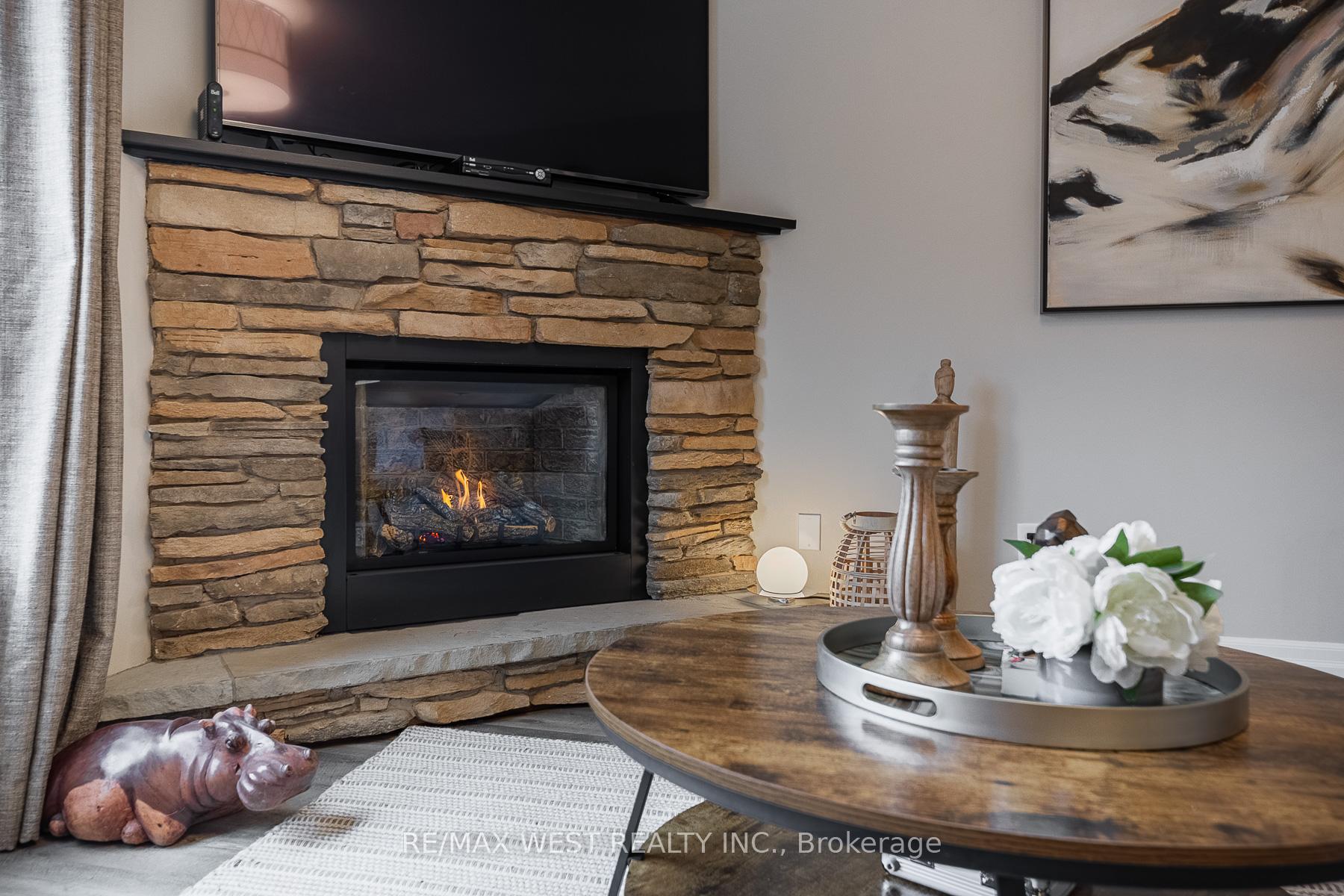 Photo 8 of 284 Alexander Crescent, Milton, Dempsey — HOMEH