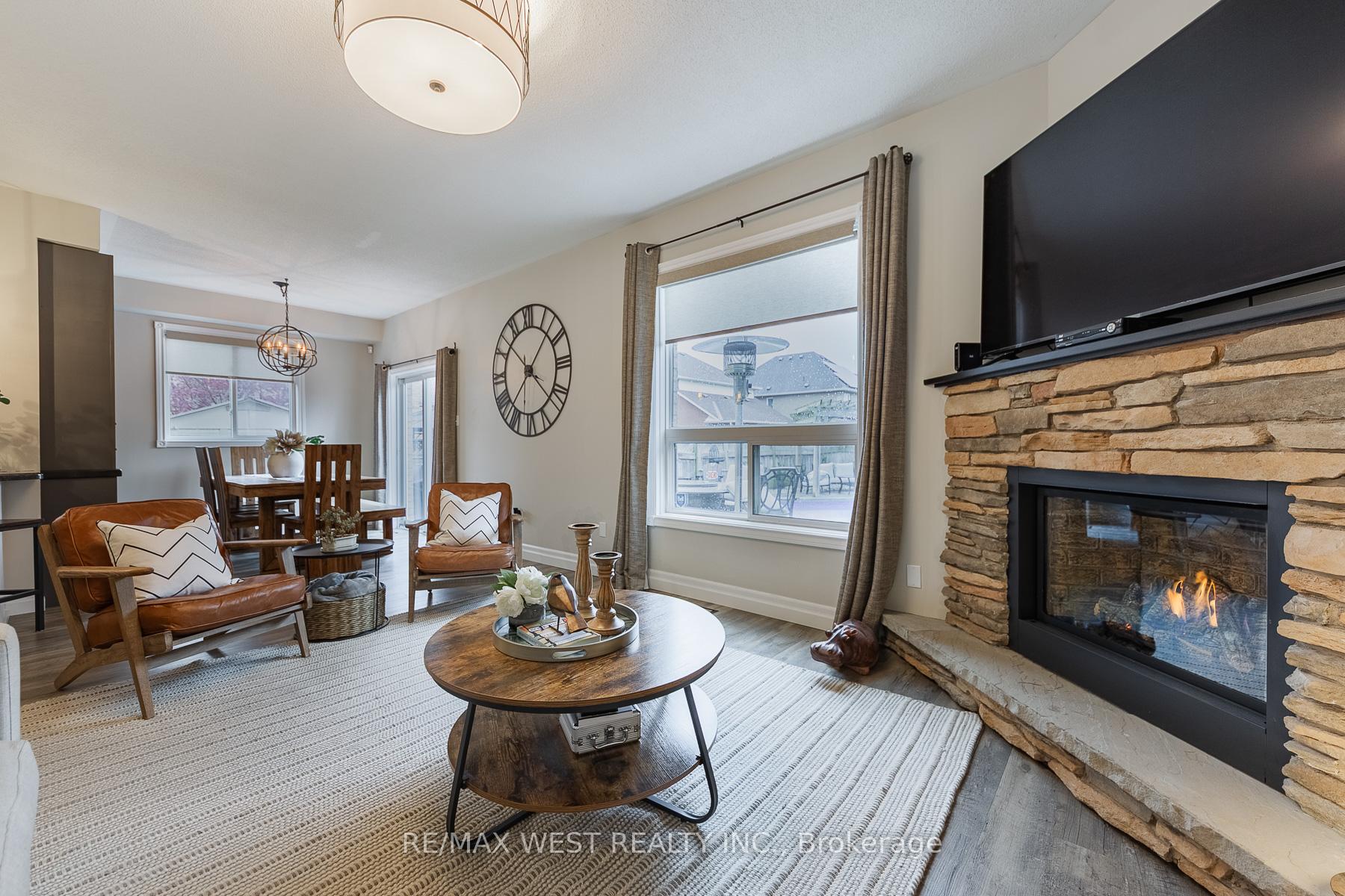 Photo 9 of 284 Alexander Crescent, Milton, Dempsey — HOMEH