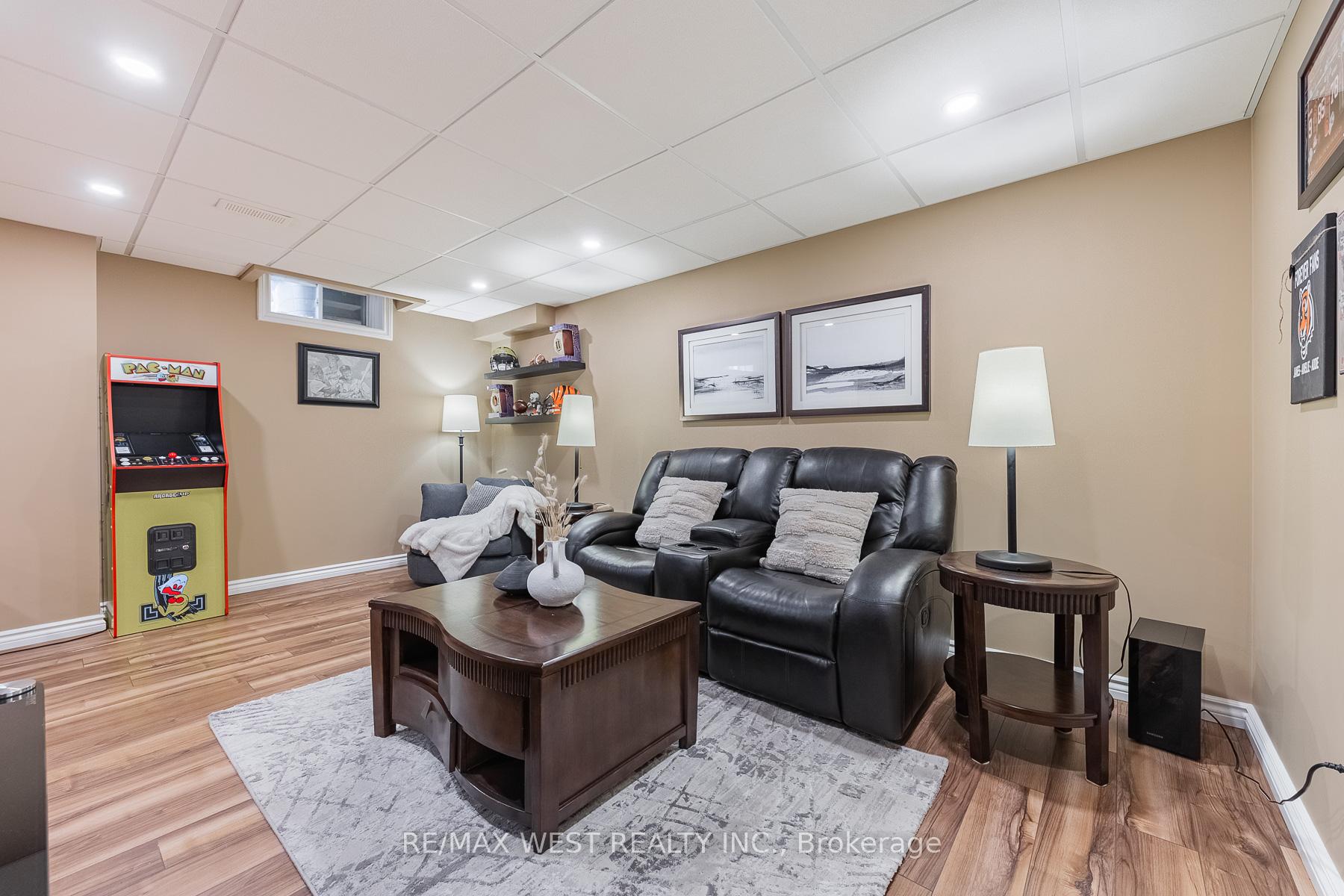 Photo 34 of 284 Alexander Crescent, Milton, Dempsey — HOMEH
