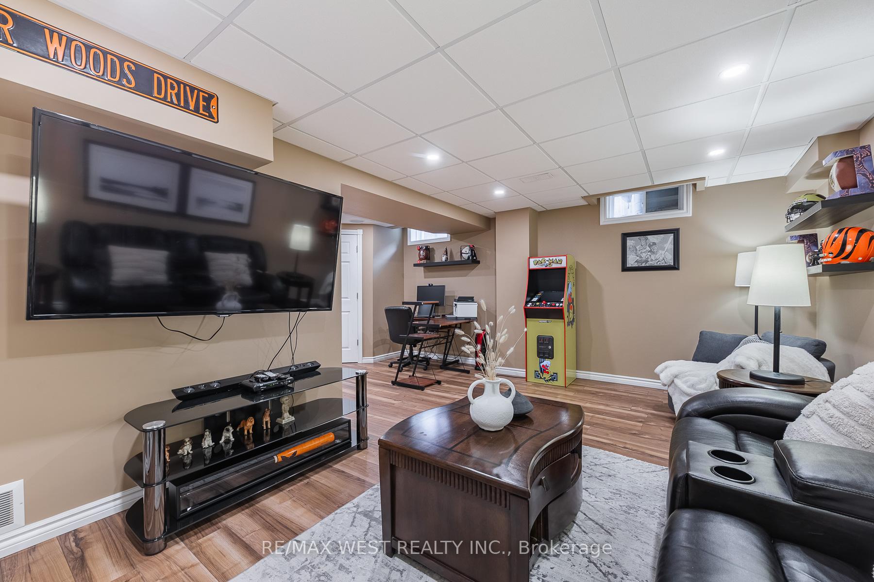 Photo 35 of 284 Alexander Crescent, Milton, Dempsey — HOMEH