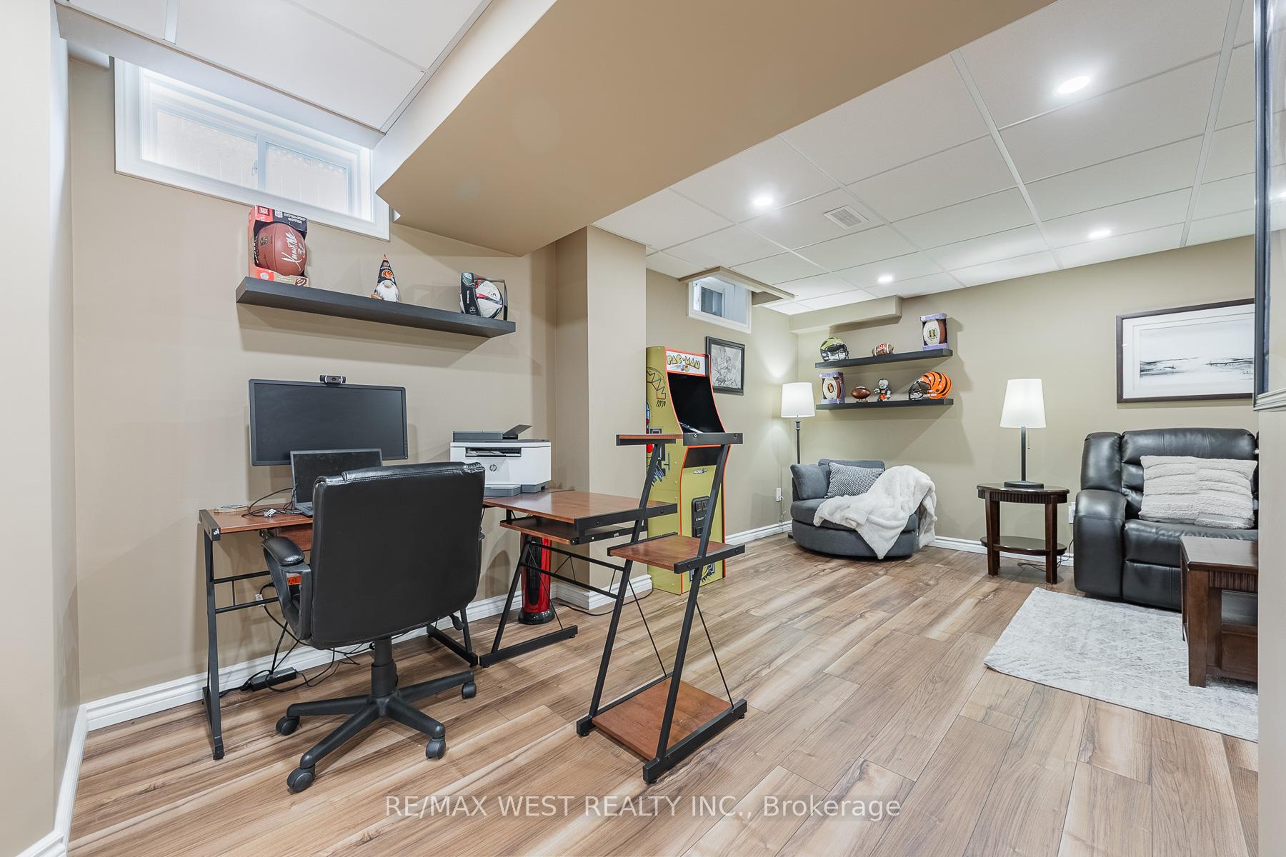 Photo 37 of 284 Alexander Crescent, Milton, Dempsey — HOMEH