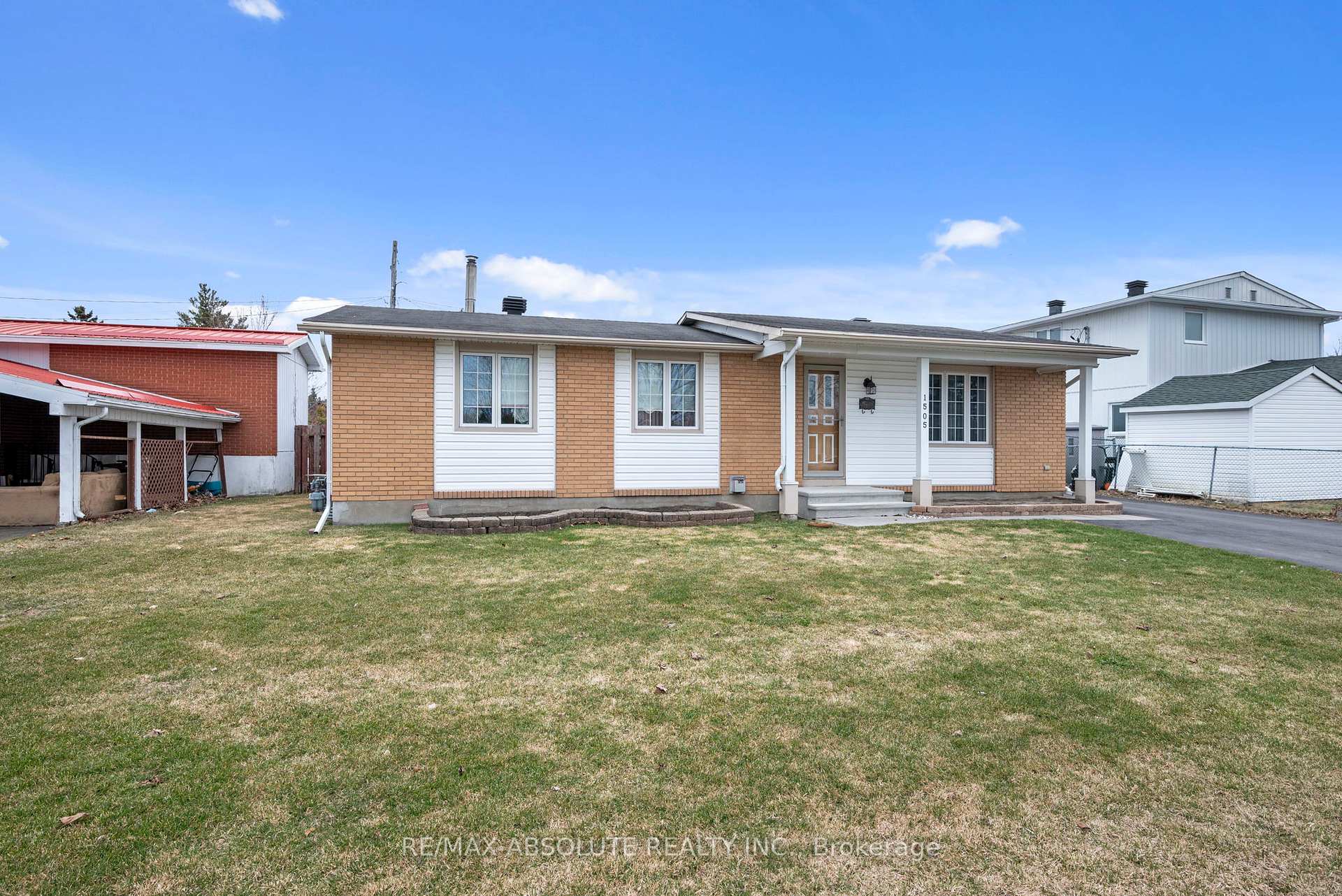 Photo 2 of 1505 Tammy Street, Ottawa, Bilberry Creek/Queenswood Heights — HOMEH
