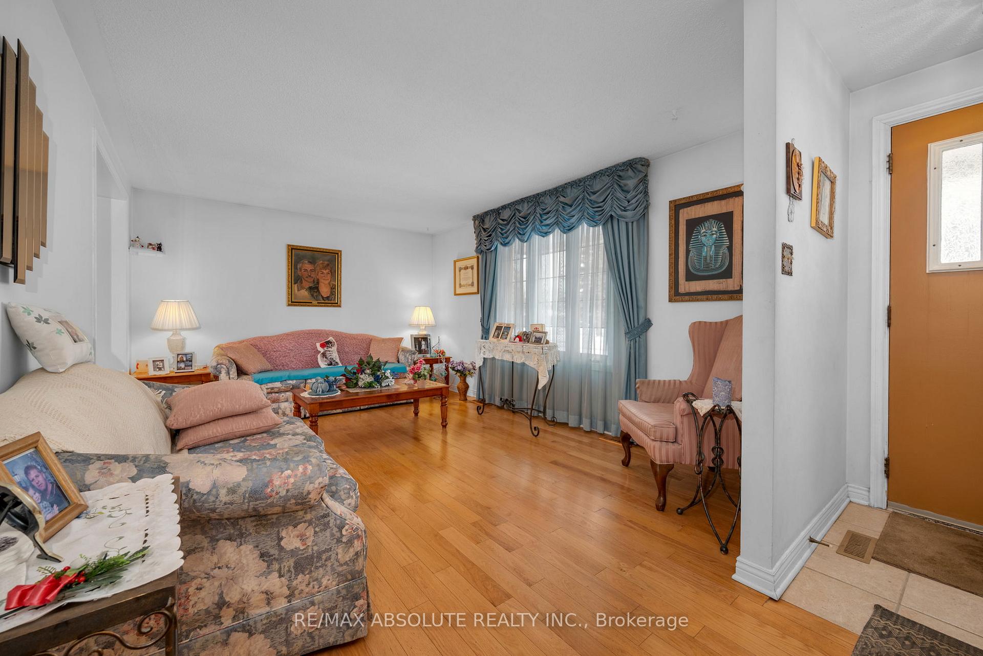 Photo 4 of 1505 Tammy Street, Ottawa, Bilberry Creek/Queenswood Heights — HOMEH