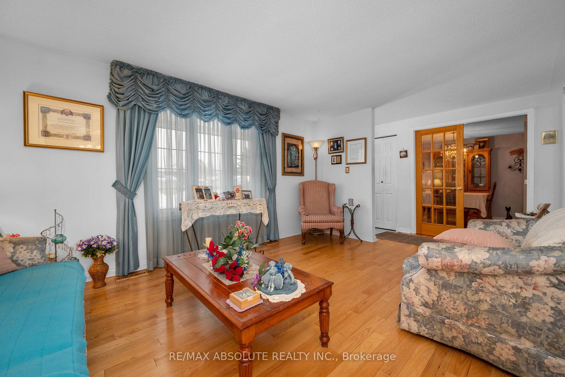 Photo 5 of 1505 Tammy Street, Ottawa, Bilberry Creek/Queenswood Heights — HOMEH
