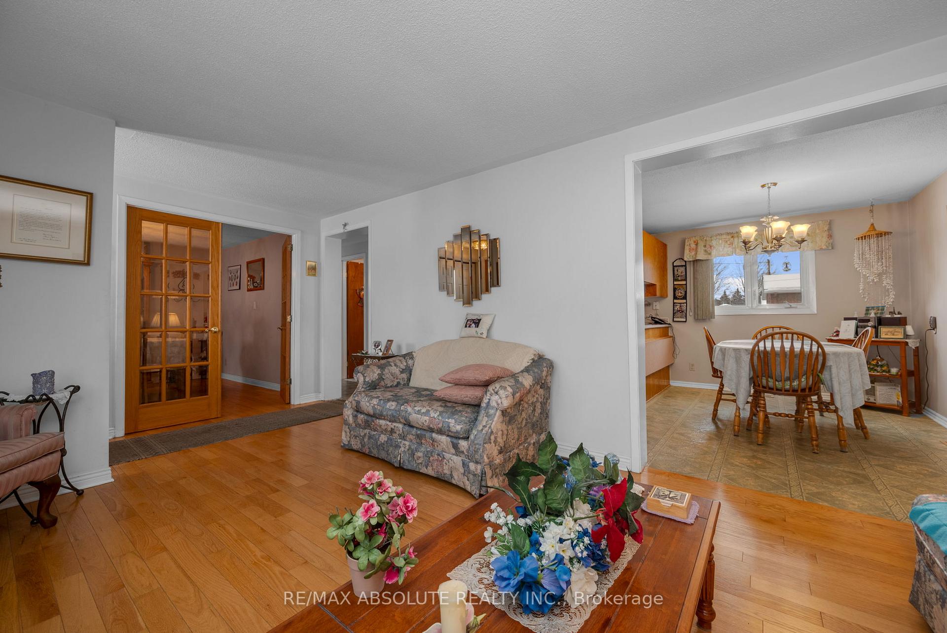 Photo 6 of 1505 Tammy Street, Ottawa, Bilberry Creek/Queenswood Heights — HOMEH