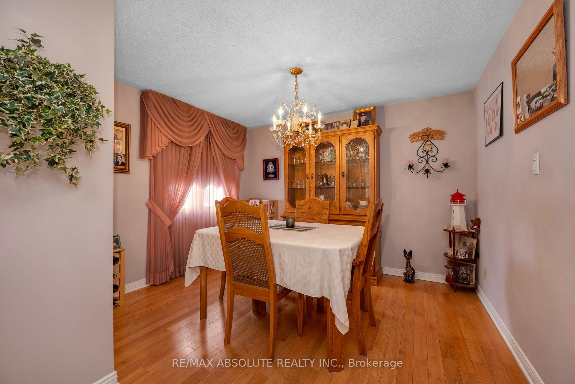 Photo 7 of 1505 Tammy Street, Ottawa, Bilberry Creek/Queenswood Heights — HOMEH