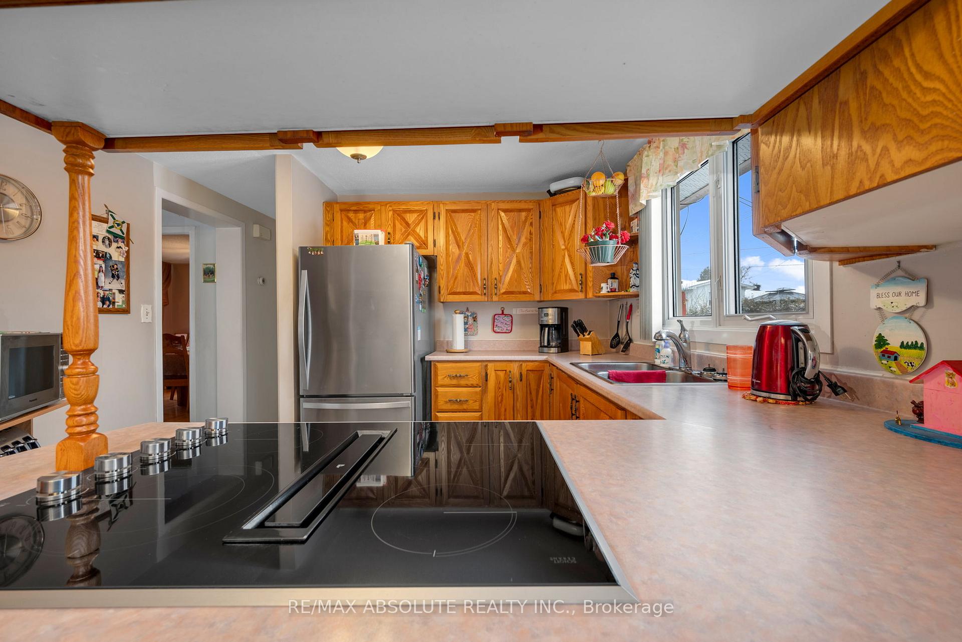 Photo 10 of 1505 Tammy Street, Ottawa, Bilberry Creek/Queenswood Heights — HOMEH