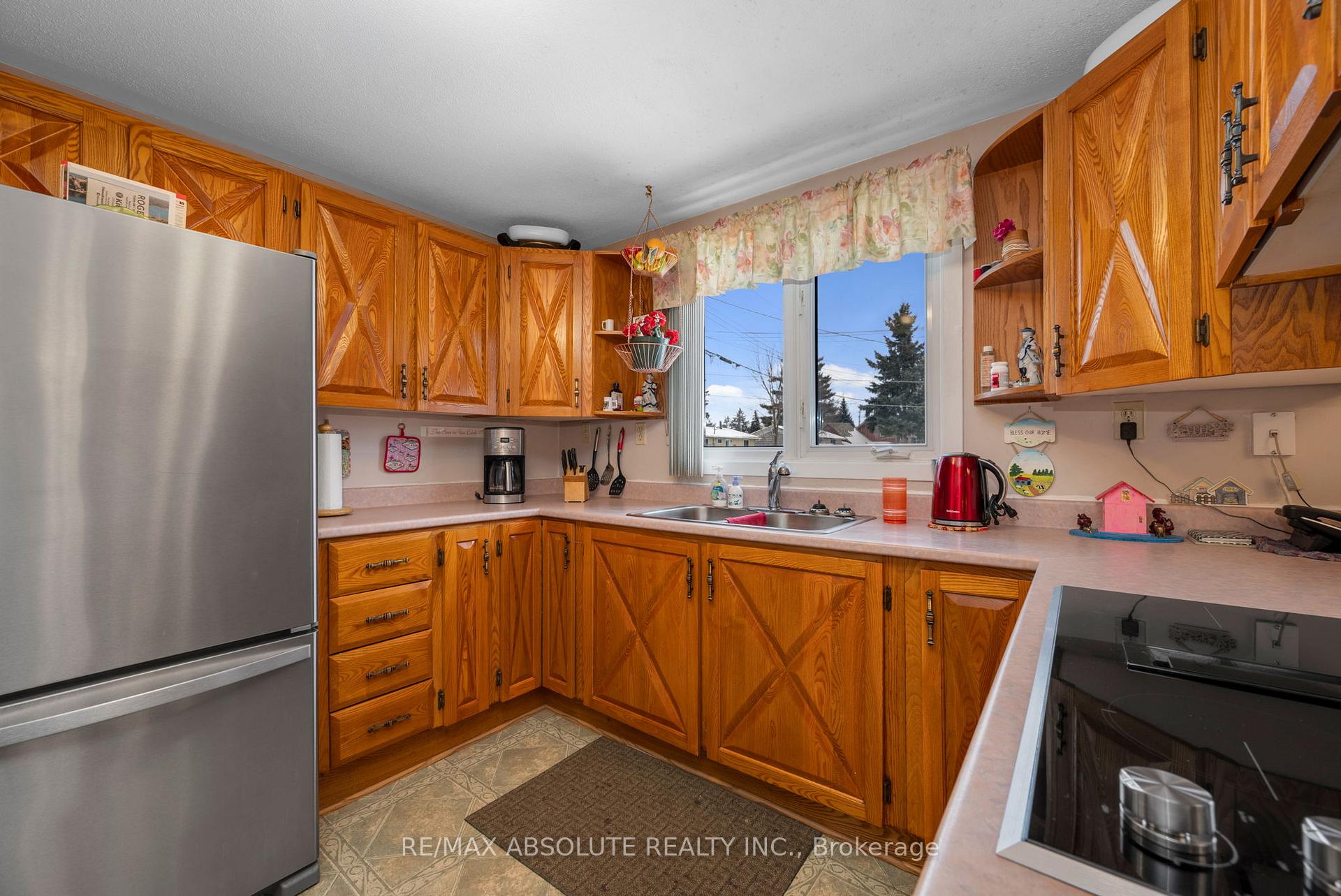 Photo 11 of 1505 Tammy Street, Ottawa, Bilberry Creek/Queenswood Heights — HOMEH