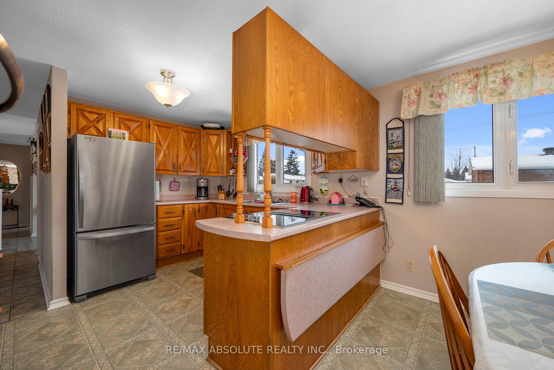 Photo 13 of 1505 Tammy Street, Ottawa, Bilberry Creek/Queenswood Heights — HOMEH