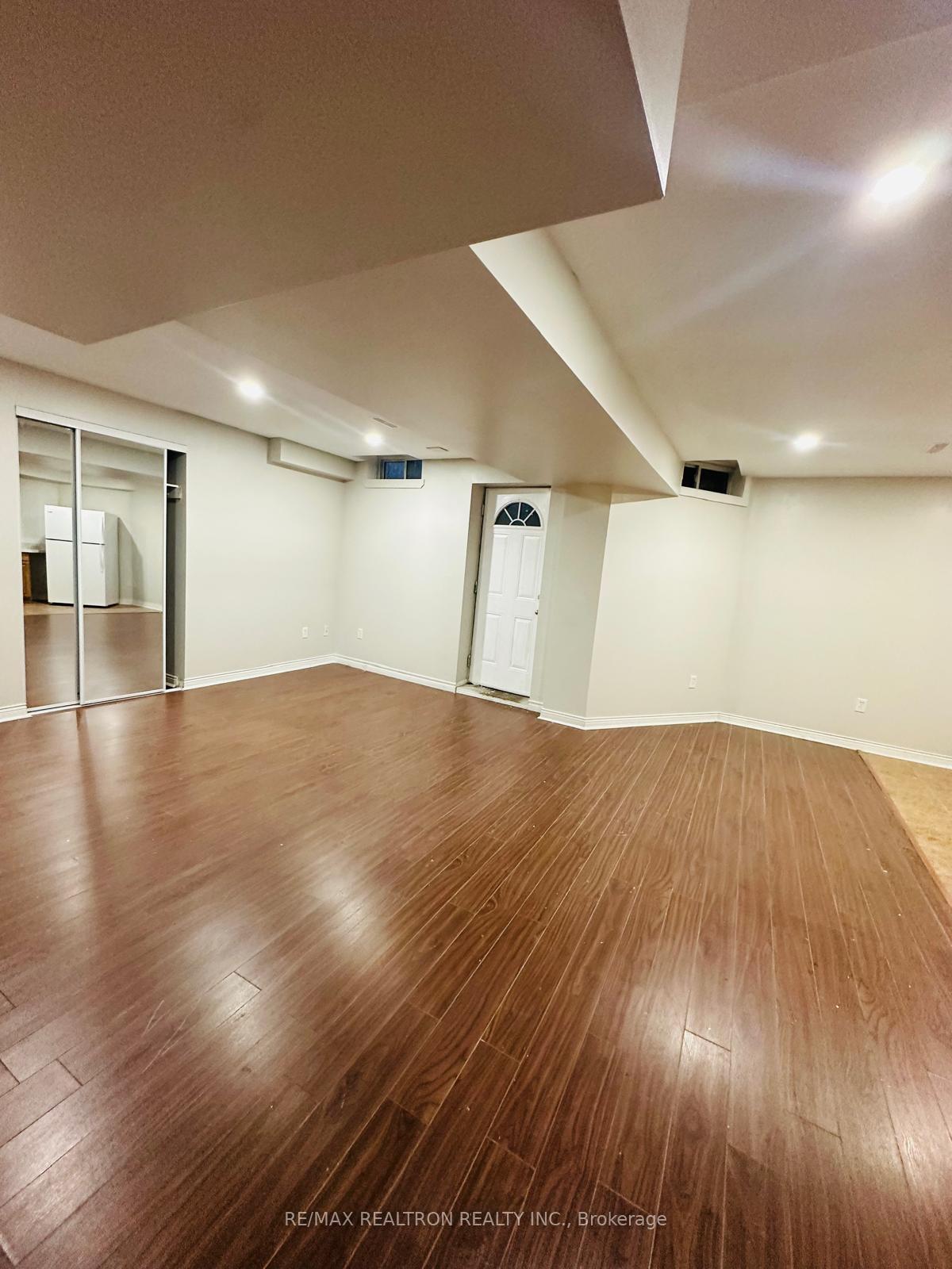 Photo 3 of 2021 Erin Gate Boulevard, Pickering, Amberlea — HOMEH