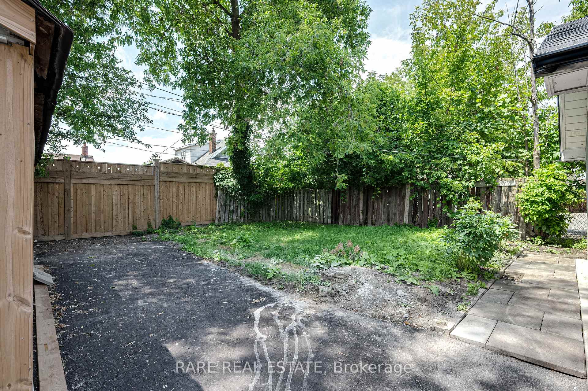 Photo 2 of Unit 2, 210 Albert Street, Oshawa, Central — HOMEH